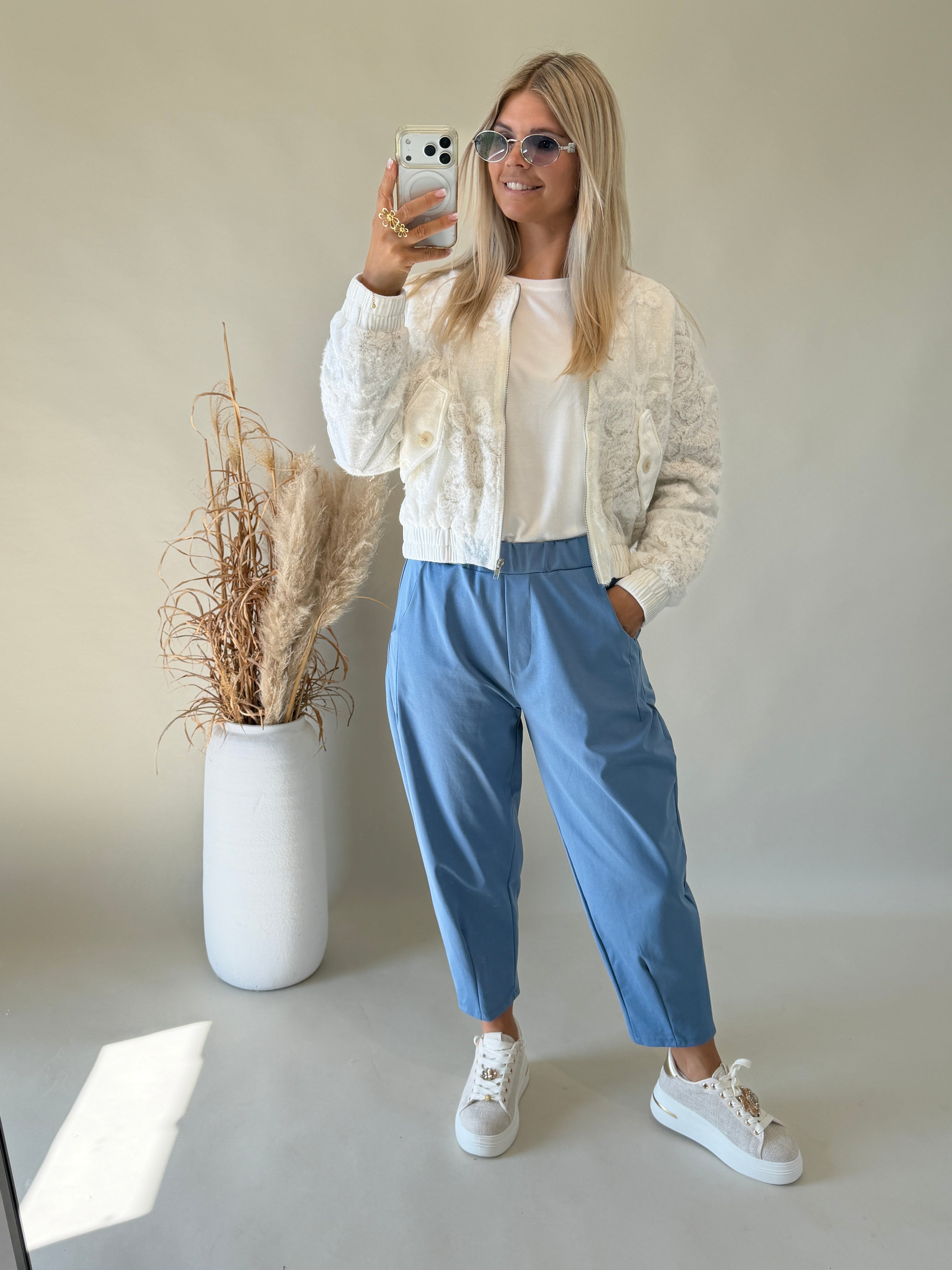 Jacke in Weiß mit floraler Struktur