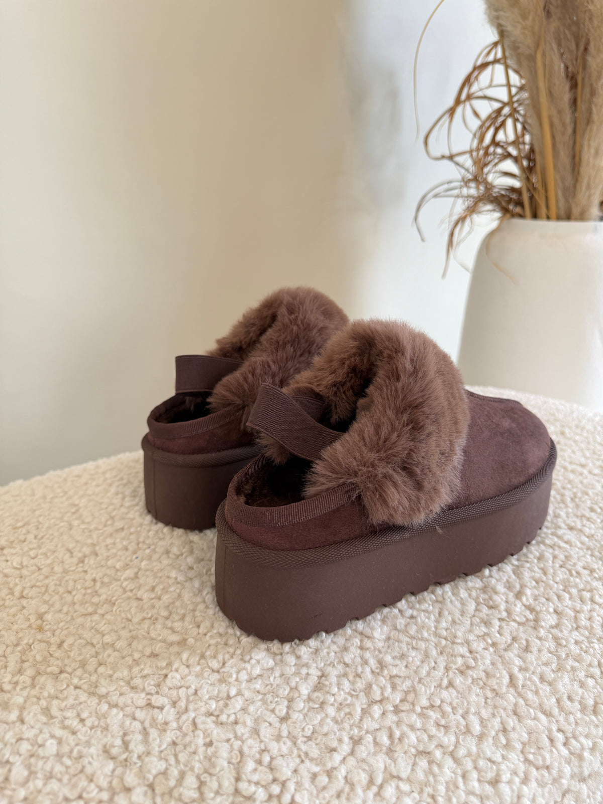 Clogs in Schokobraun mit Fell