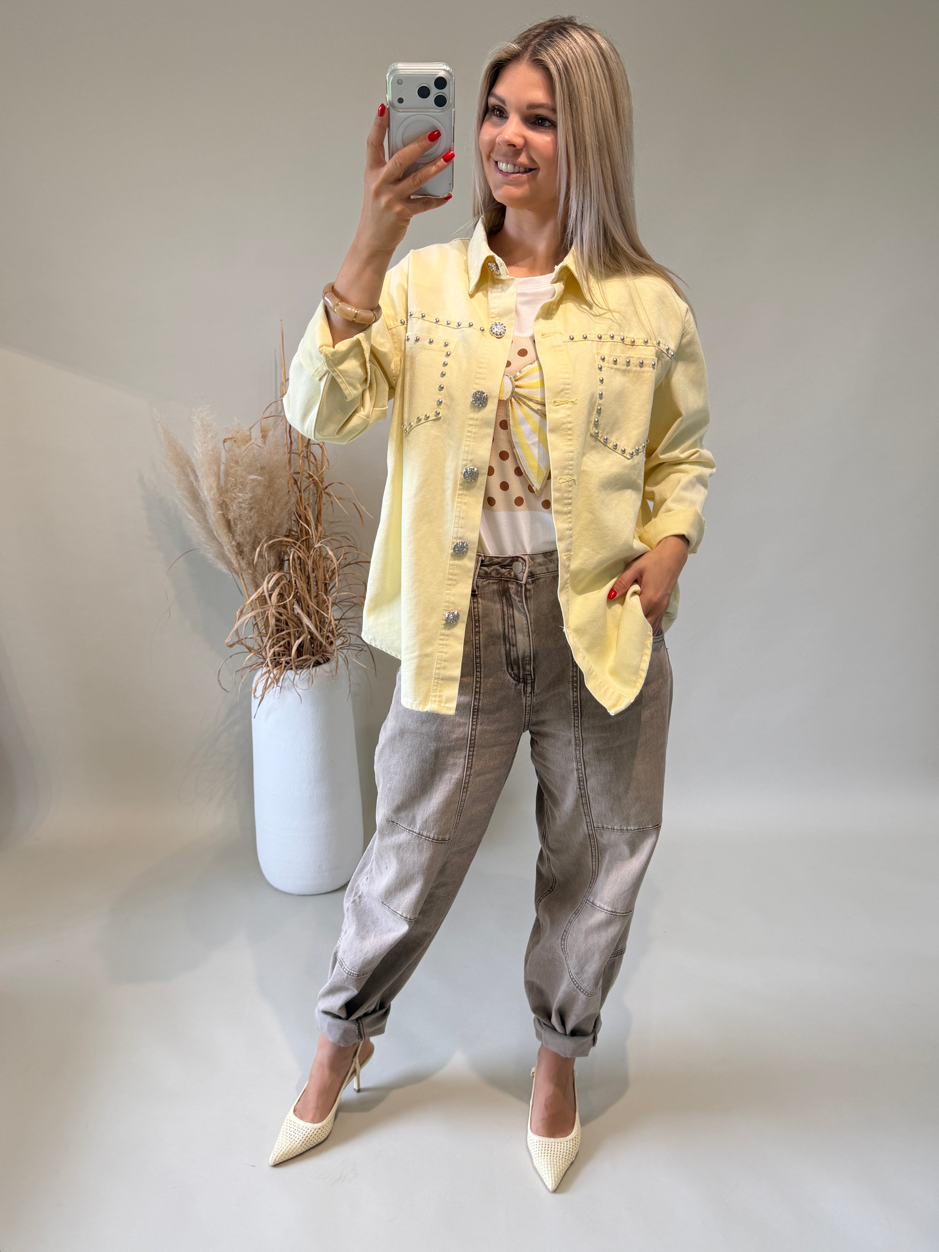 Jacke in Vanillegelb ( Jeanstoff ) mit Nieten