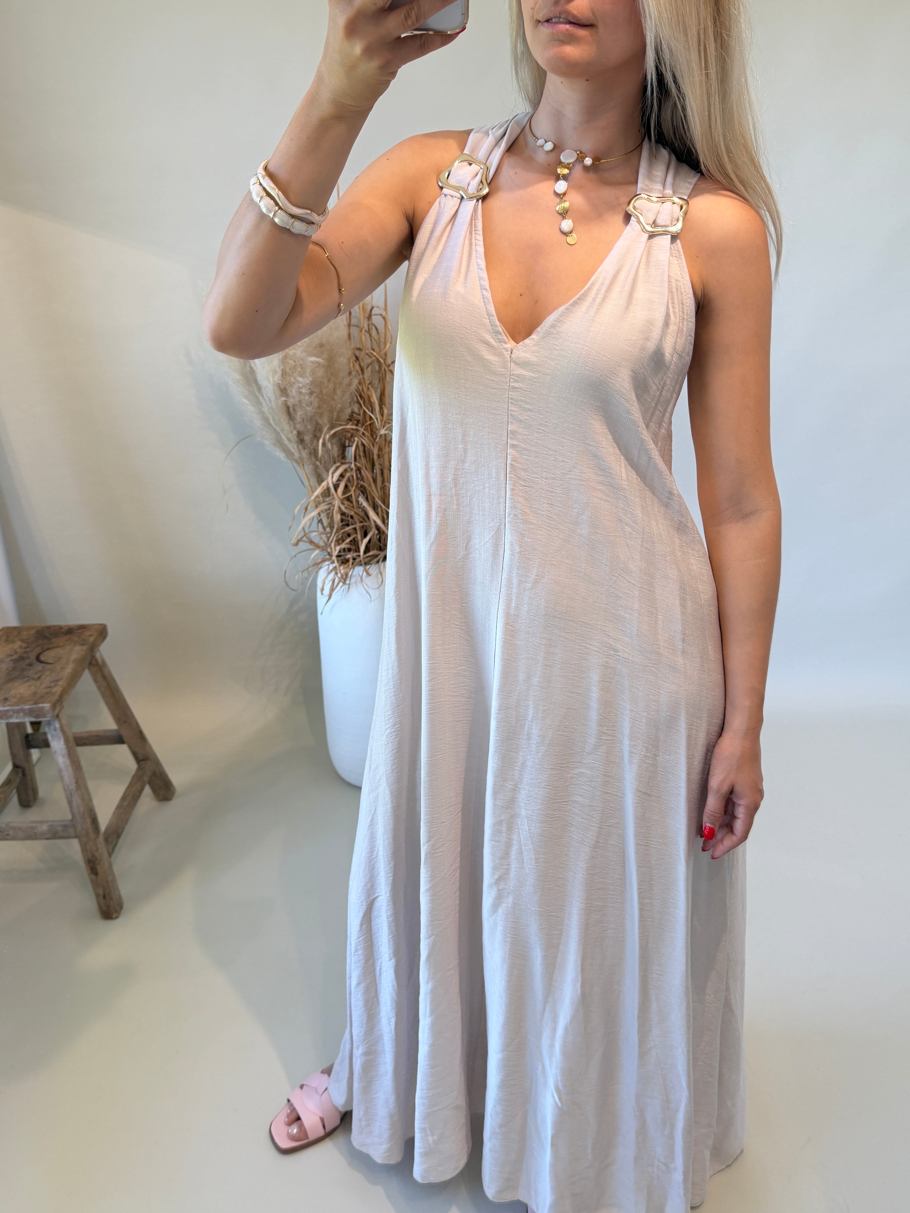 Kleid in Beige mit Spangen
