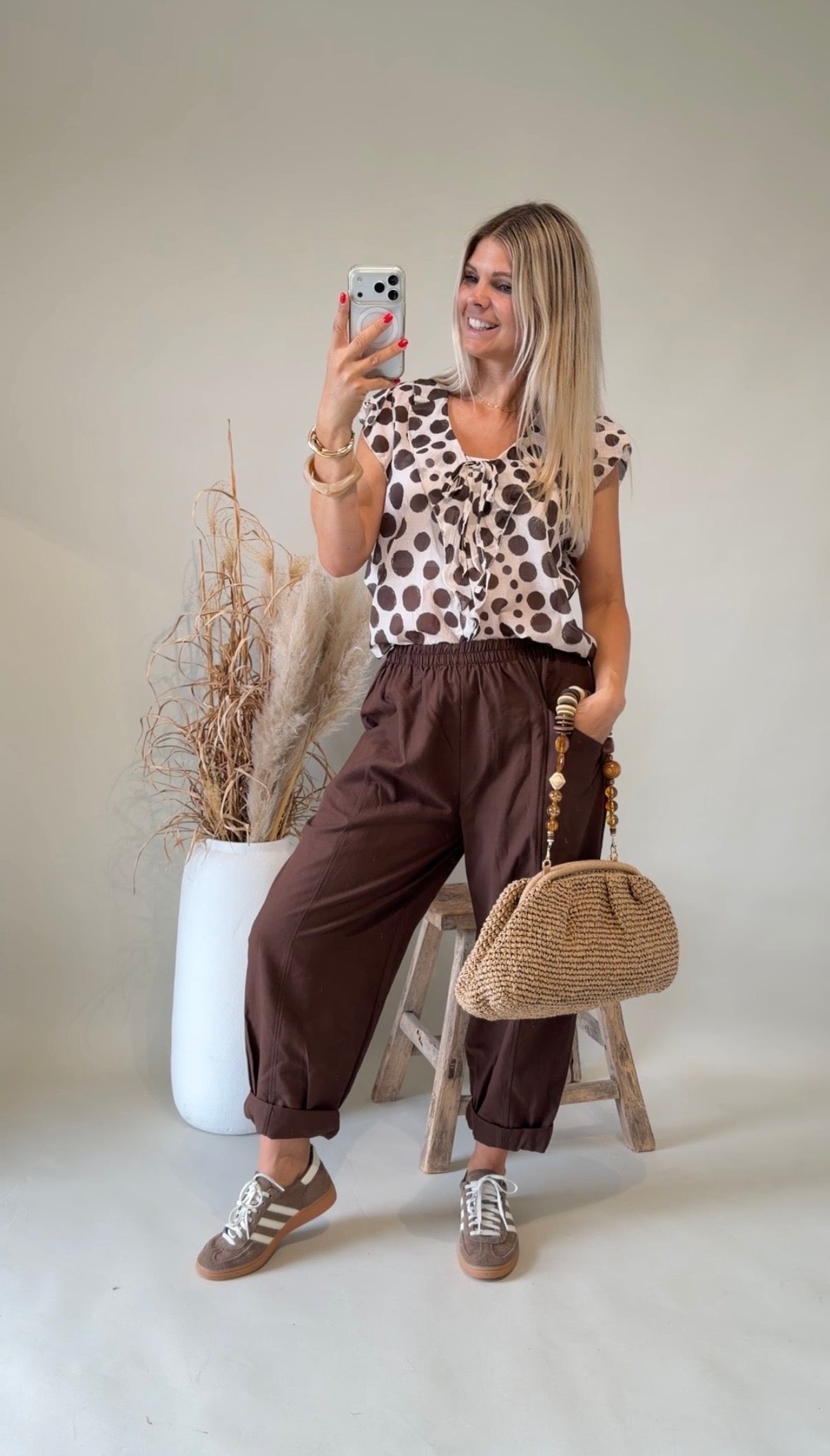 Bluse in Beige mit großen Schokobraunen Punkten