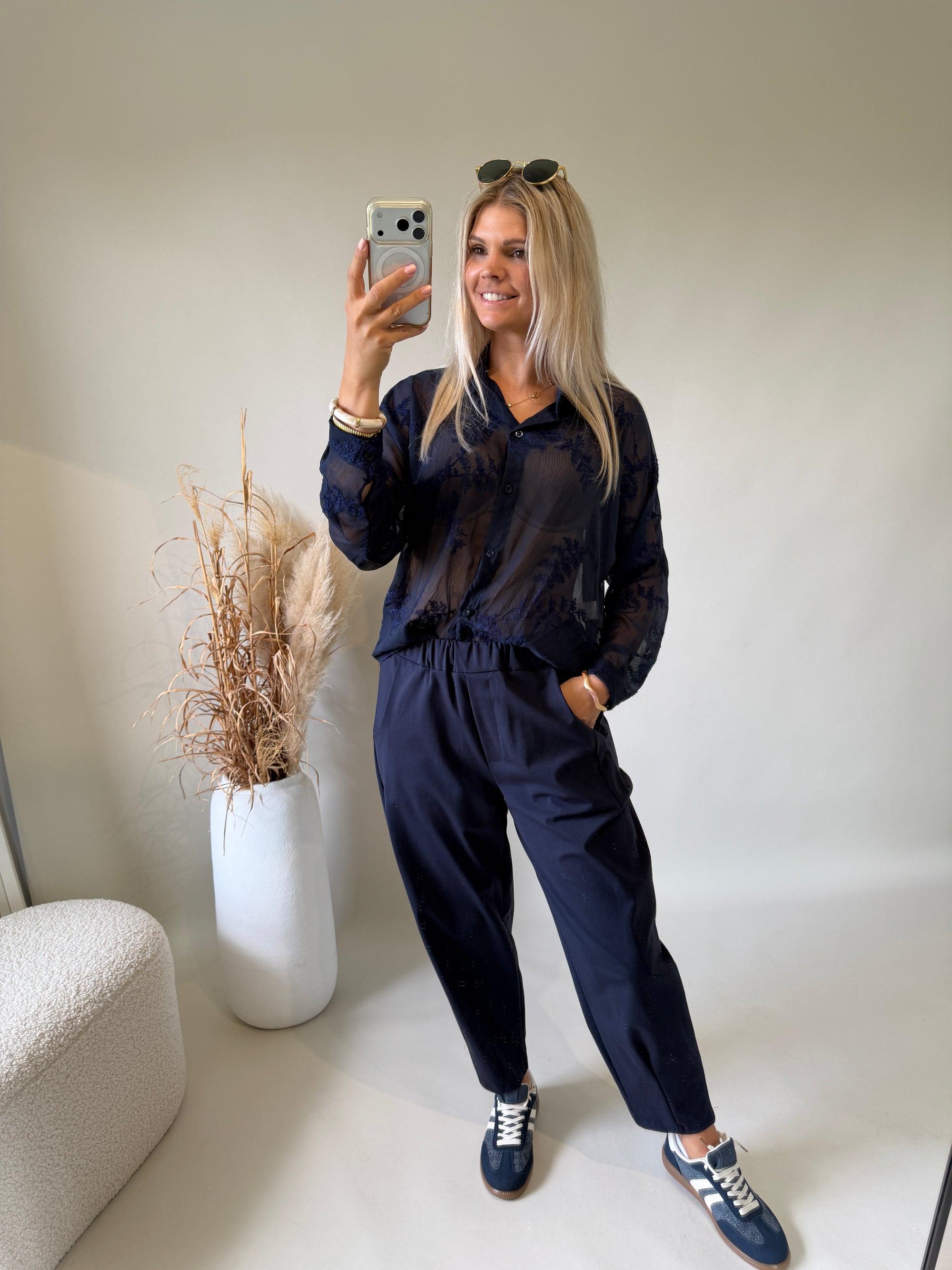 Bluse in Dunkelblau ( Transparent mit Muster )