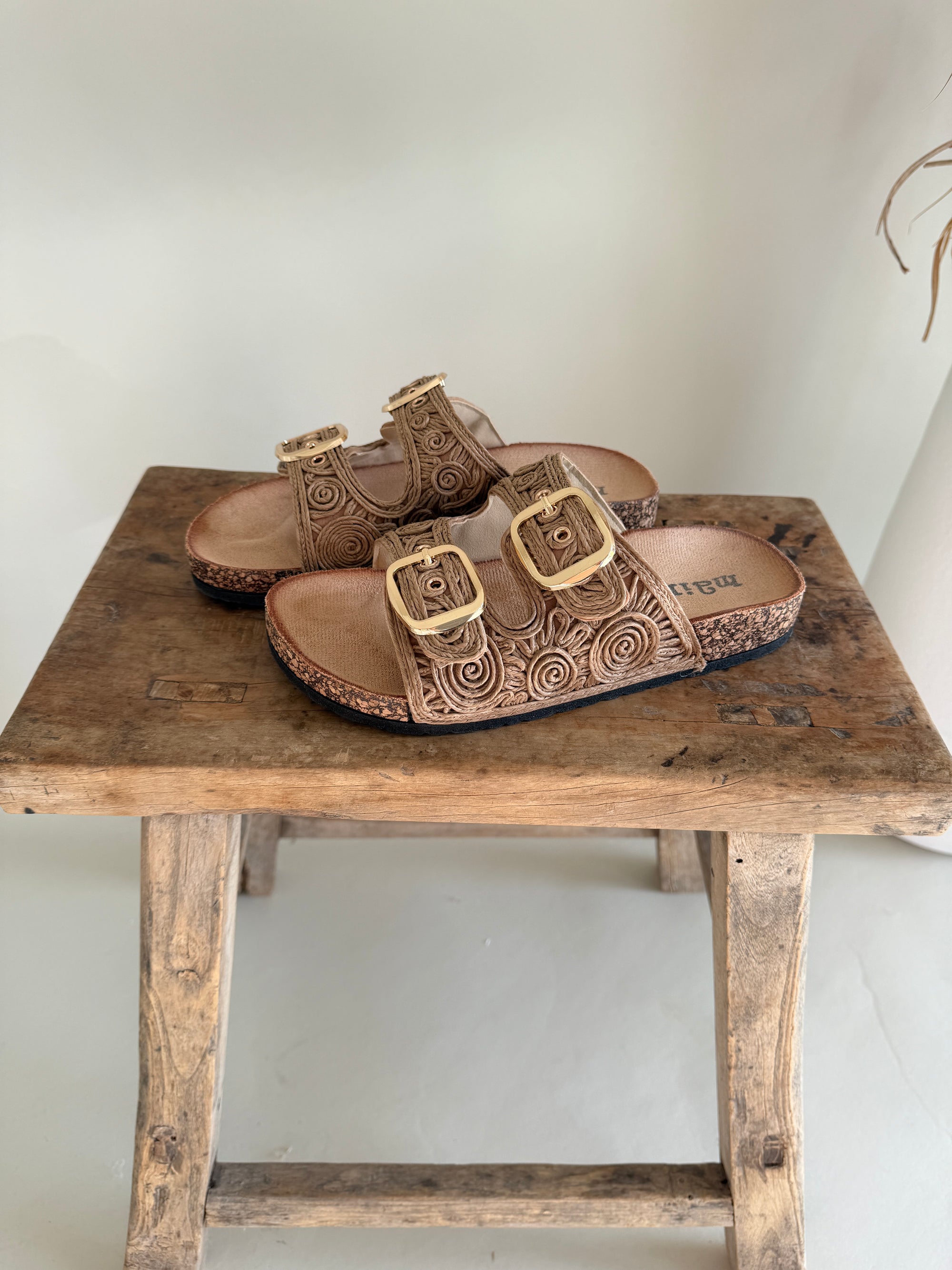 Pantolette in Beige aus Bohospitze