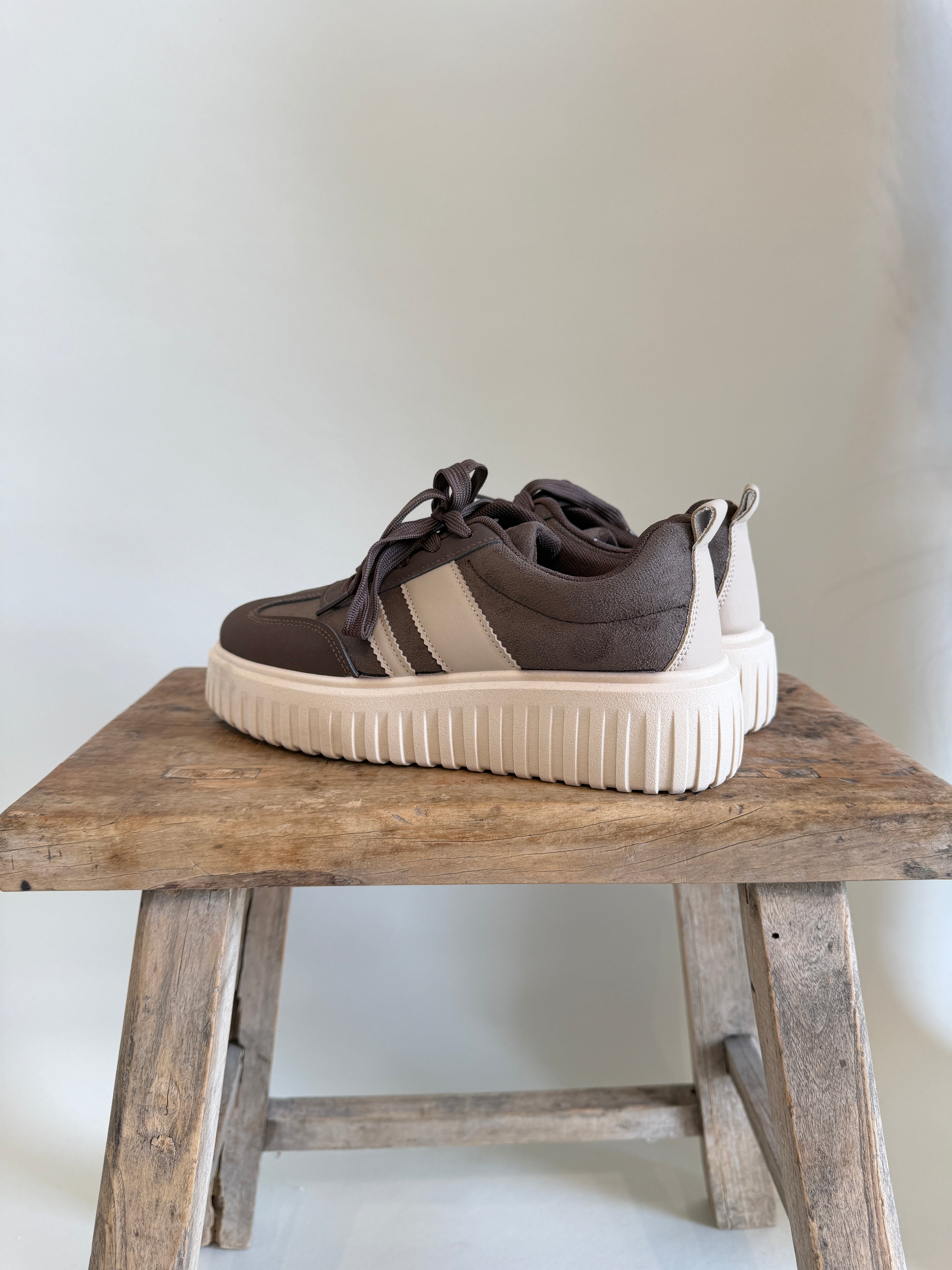 Sneaker in Schokobraun / Beige