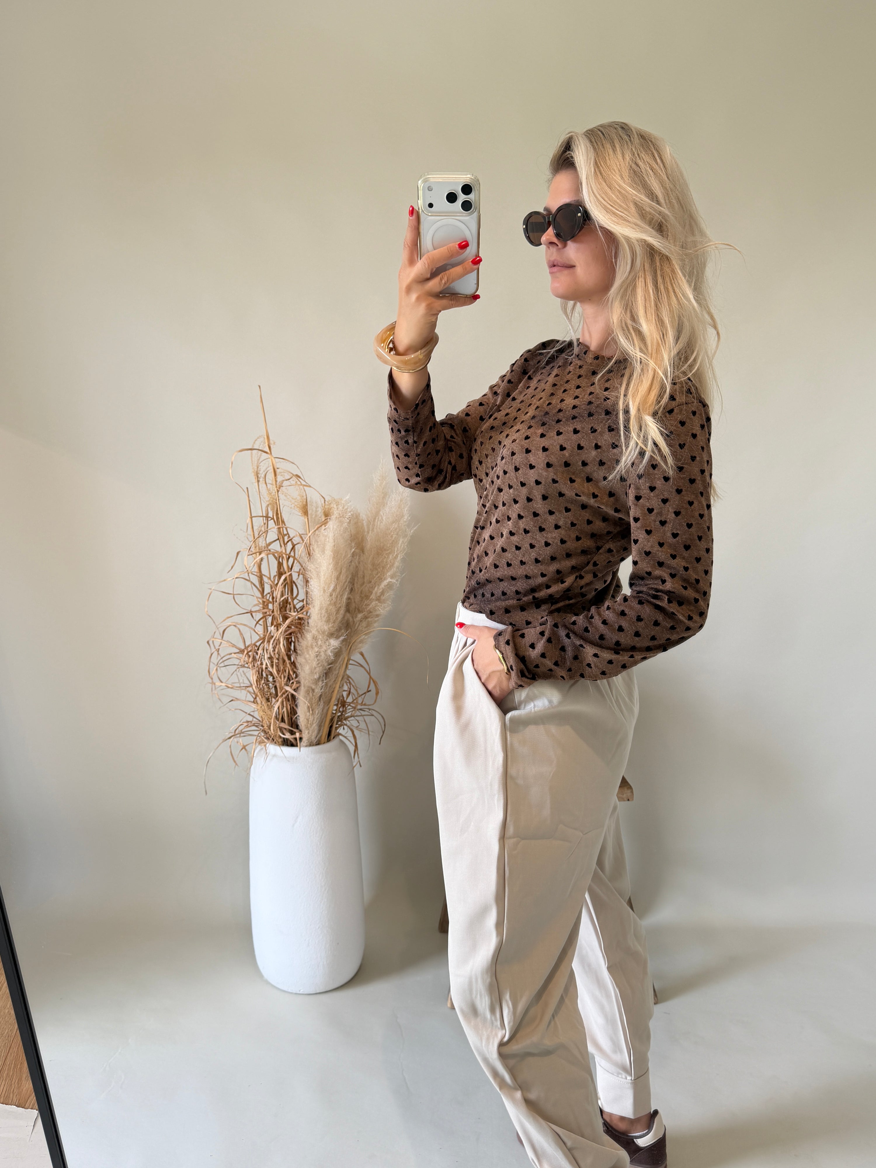 Shirt in Schokobraun mit Herzen