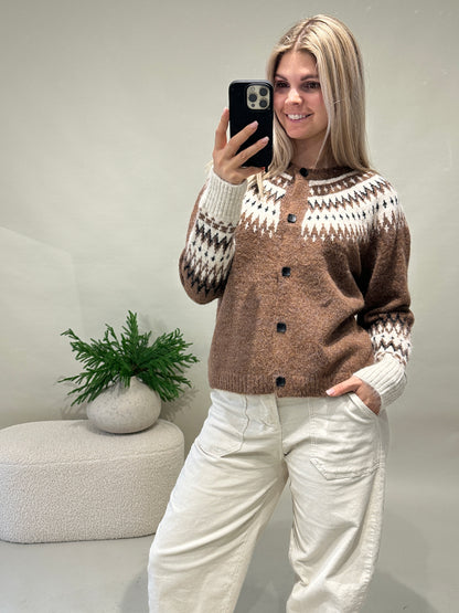 Strickjacke in Zimt/Wollweiß/Schwarz