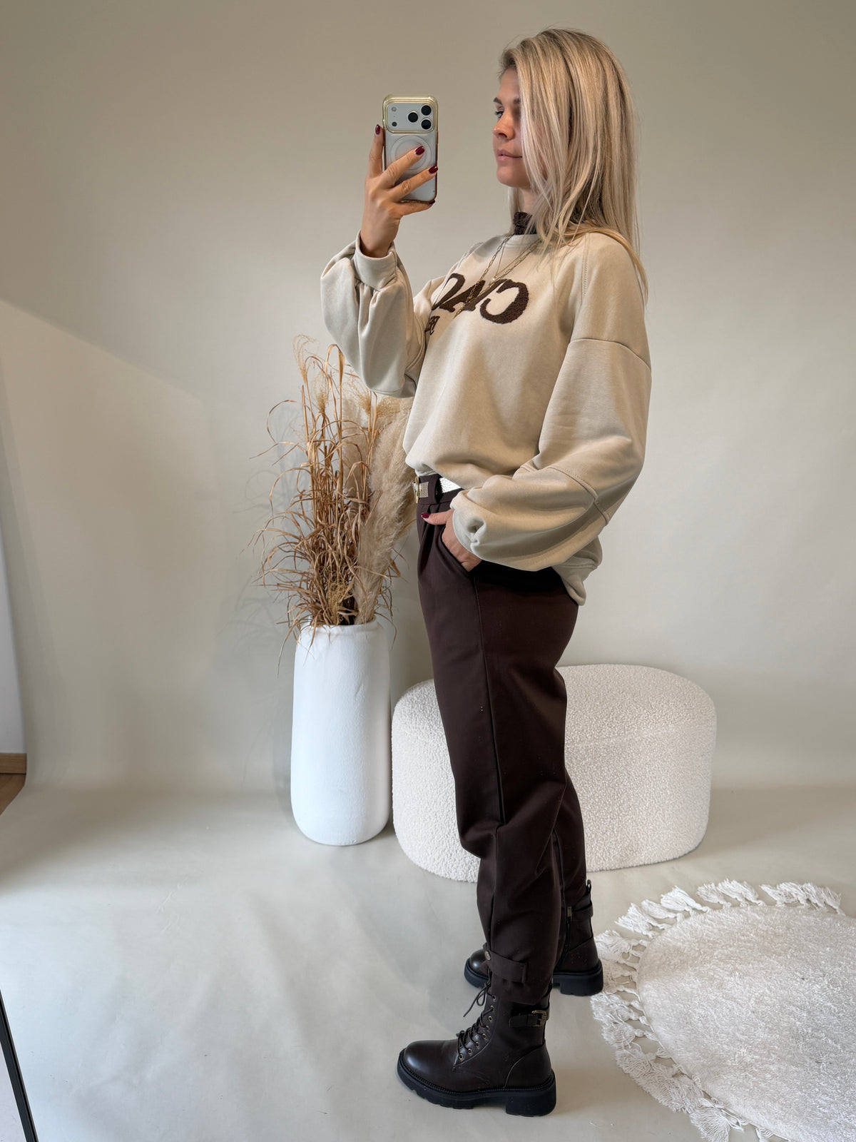 Sweatshirt in Nußbraun mit Aufschrift