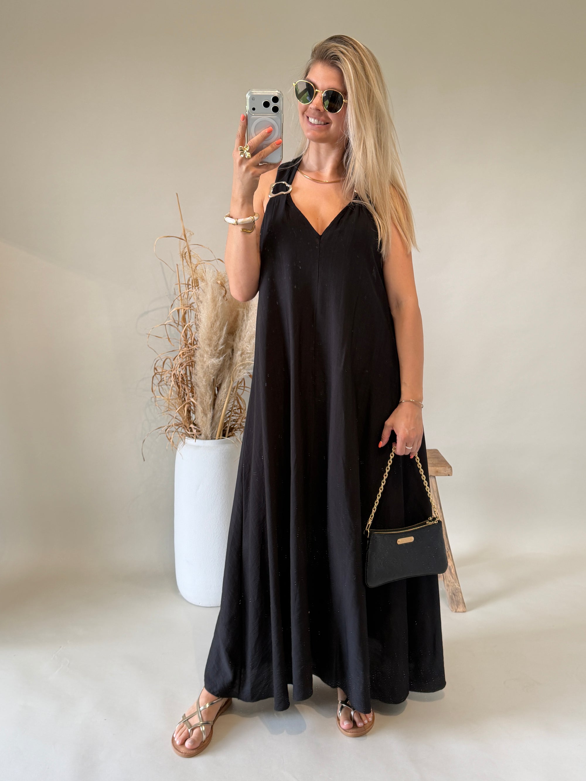 Kleid in Schwarz mit Spangen