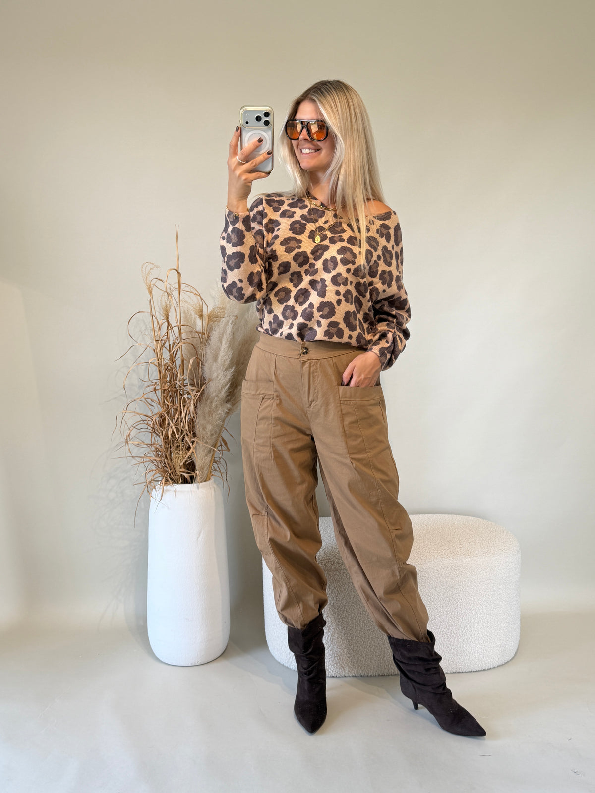 Pullover in Schokobraun / Zimt mit Leomuster