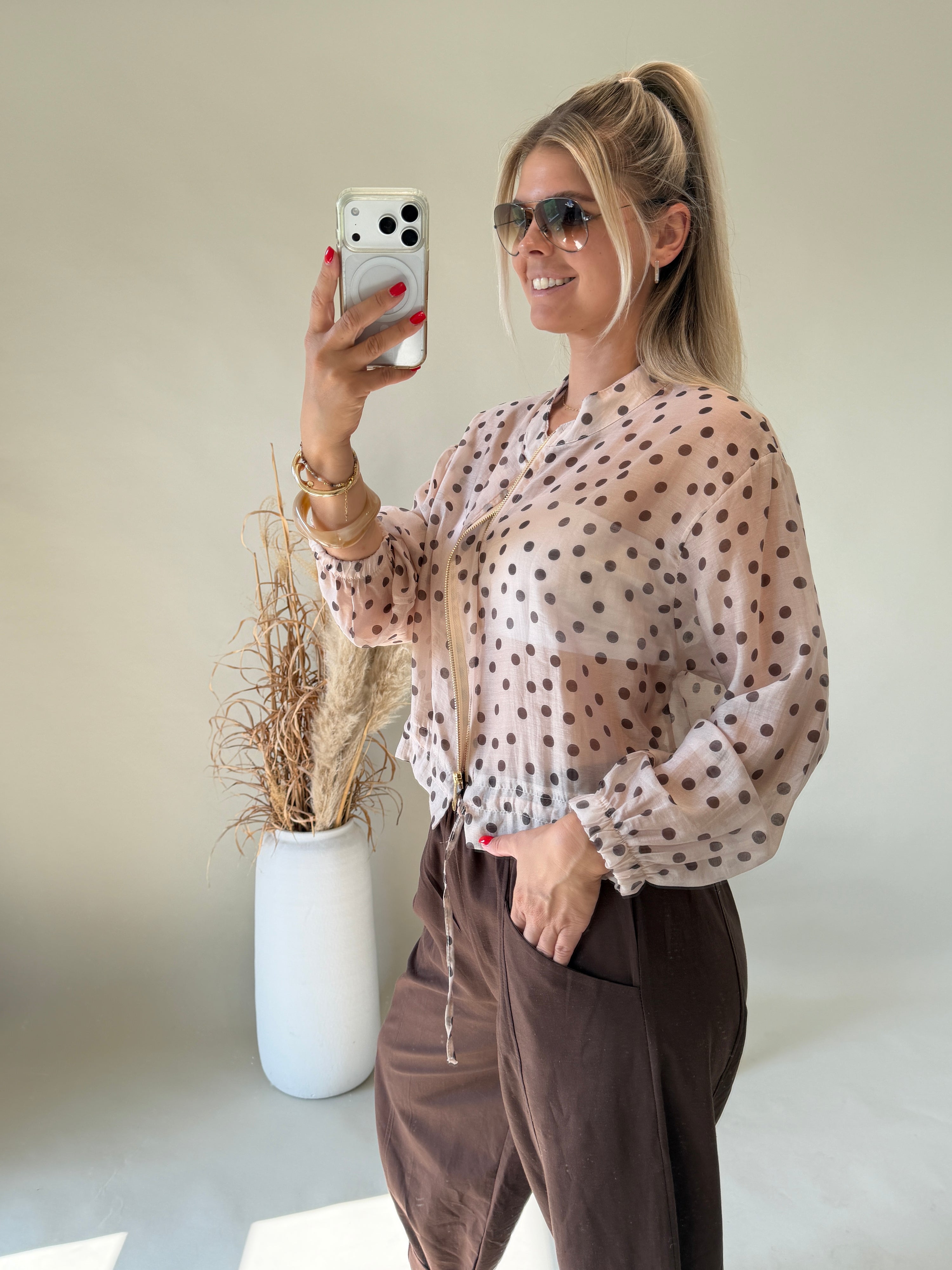 Jacke in Beige mit Schokobraunen Punkten