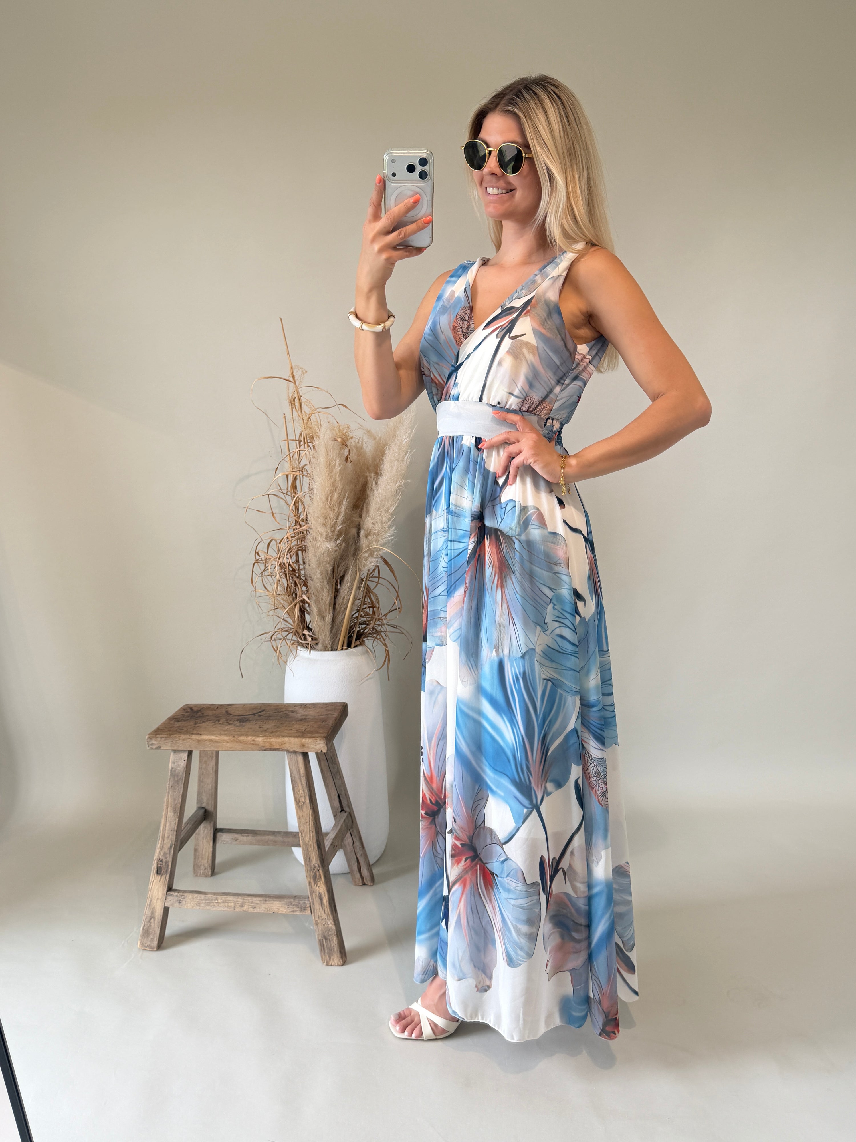 Kleid in Blau ( Bunt mit Blumenmuster )