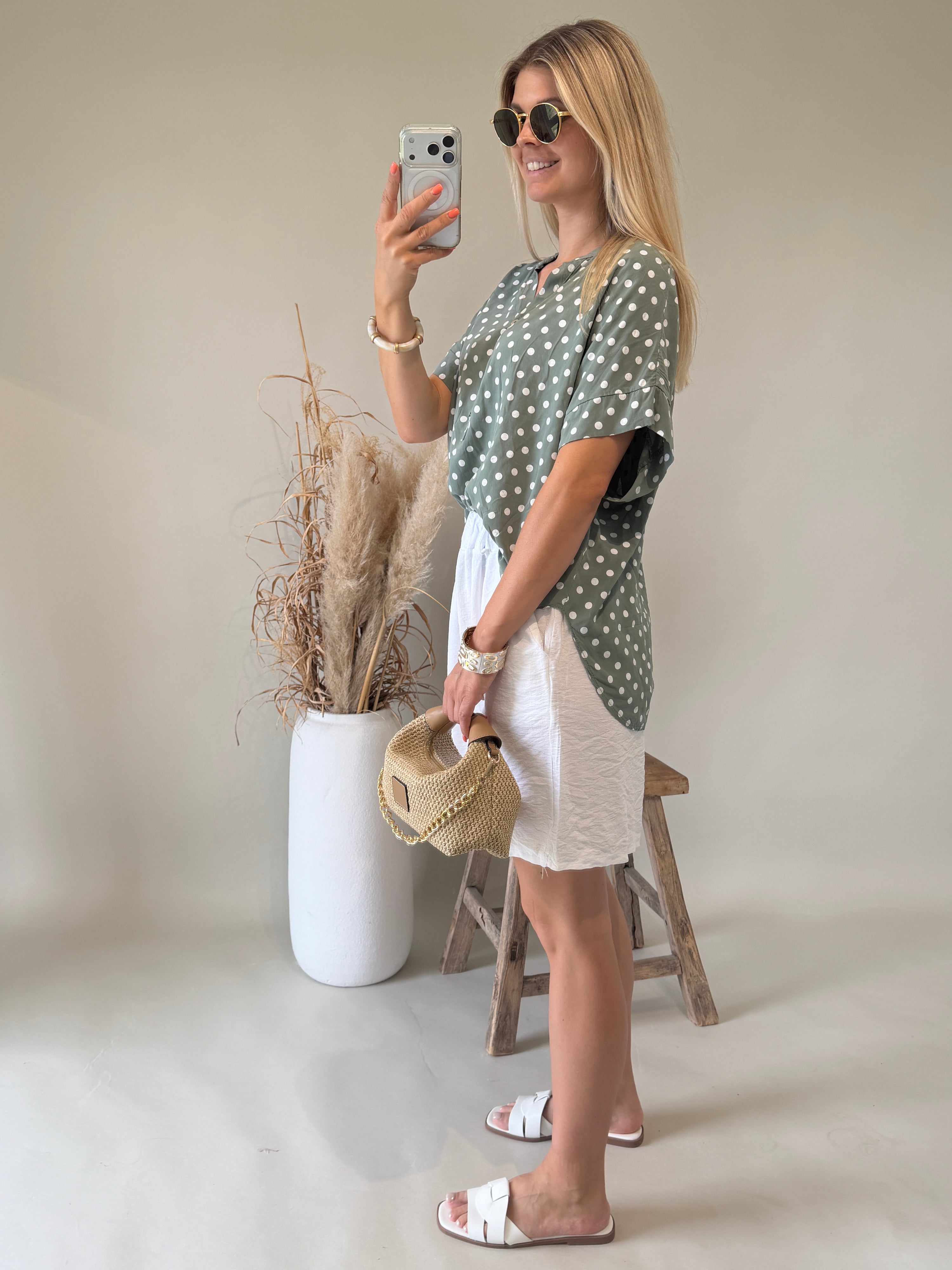 Bluse in Olivgrün mit Punkten