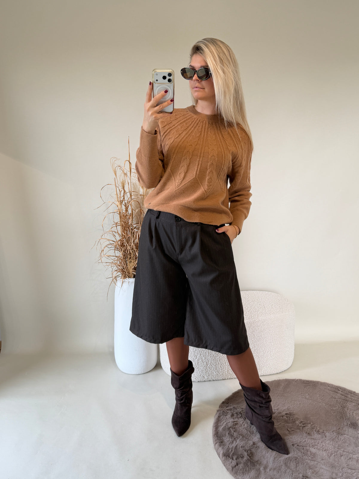 Pullover in Zimt mit Muster