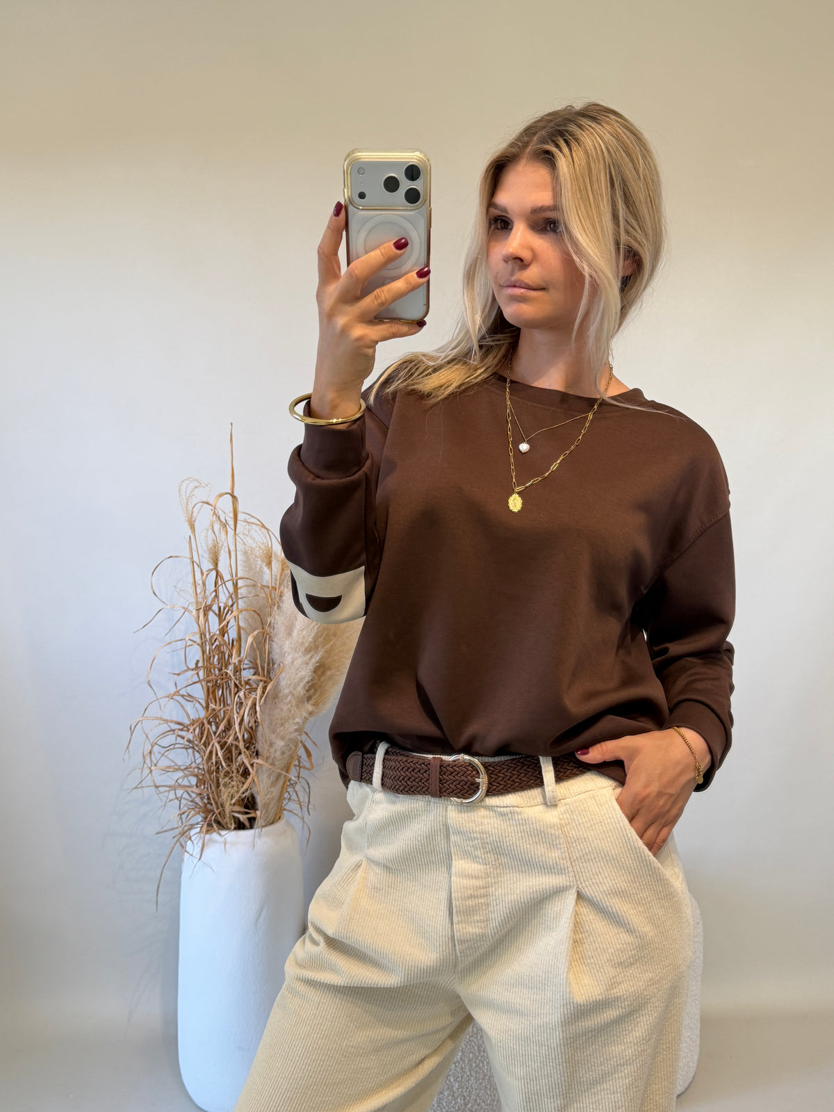 Sweatshirt in Schokobraun mit Aufdruck  hinten