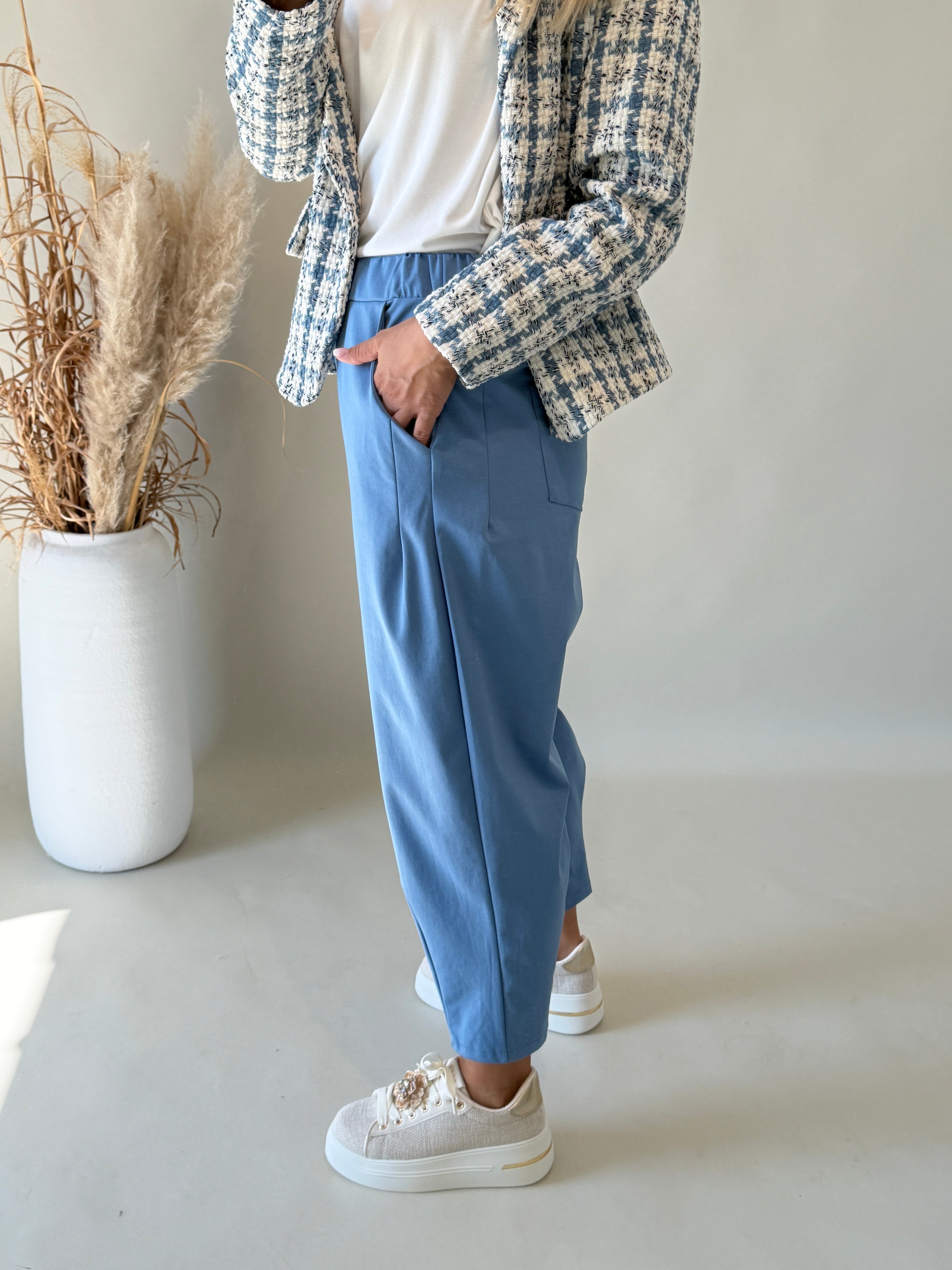 Hose in Rauchblau