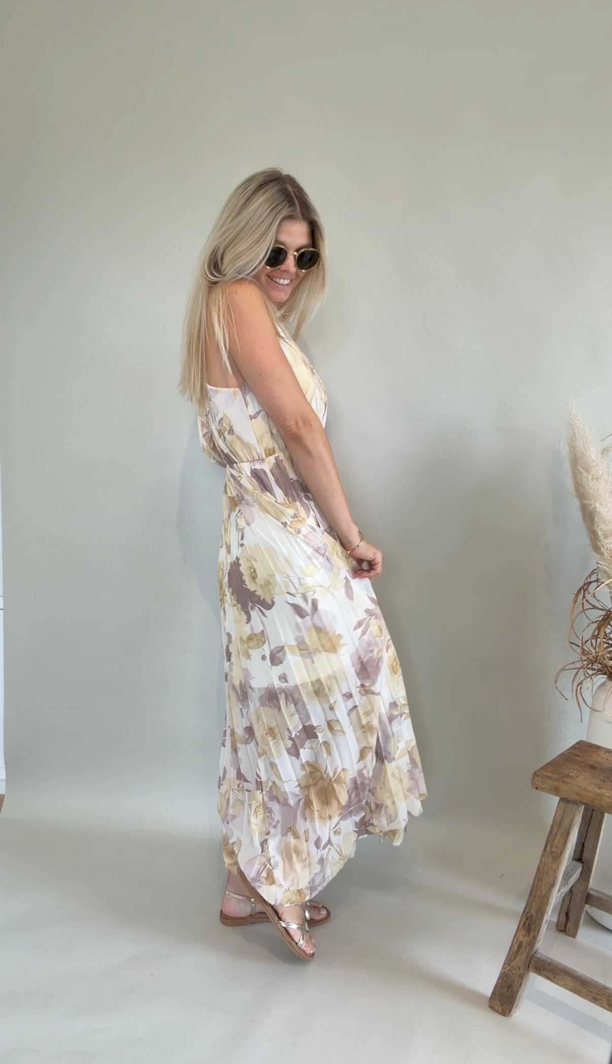 Kleid in Gelb / Beige mit Muster