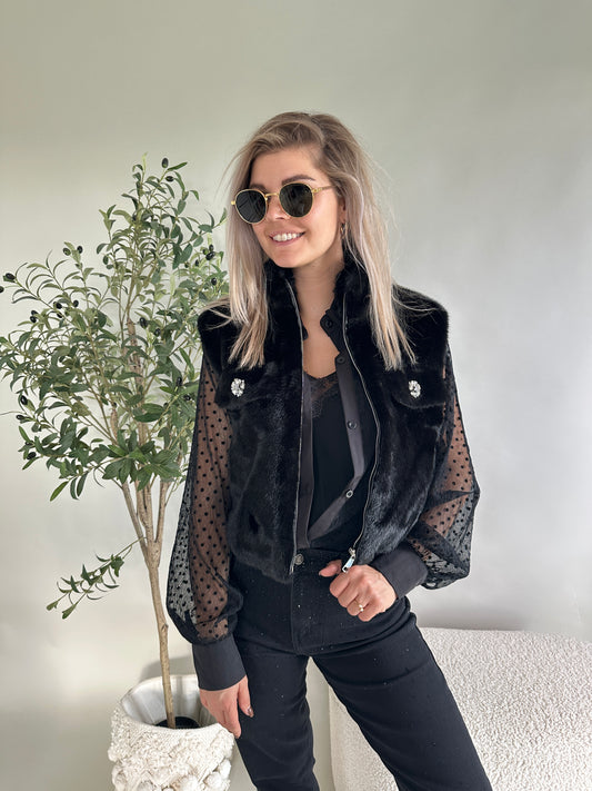 Felljacke in Schwarz mit Glitzersteinen an den Taschen vorne (ärmellos)
