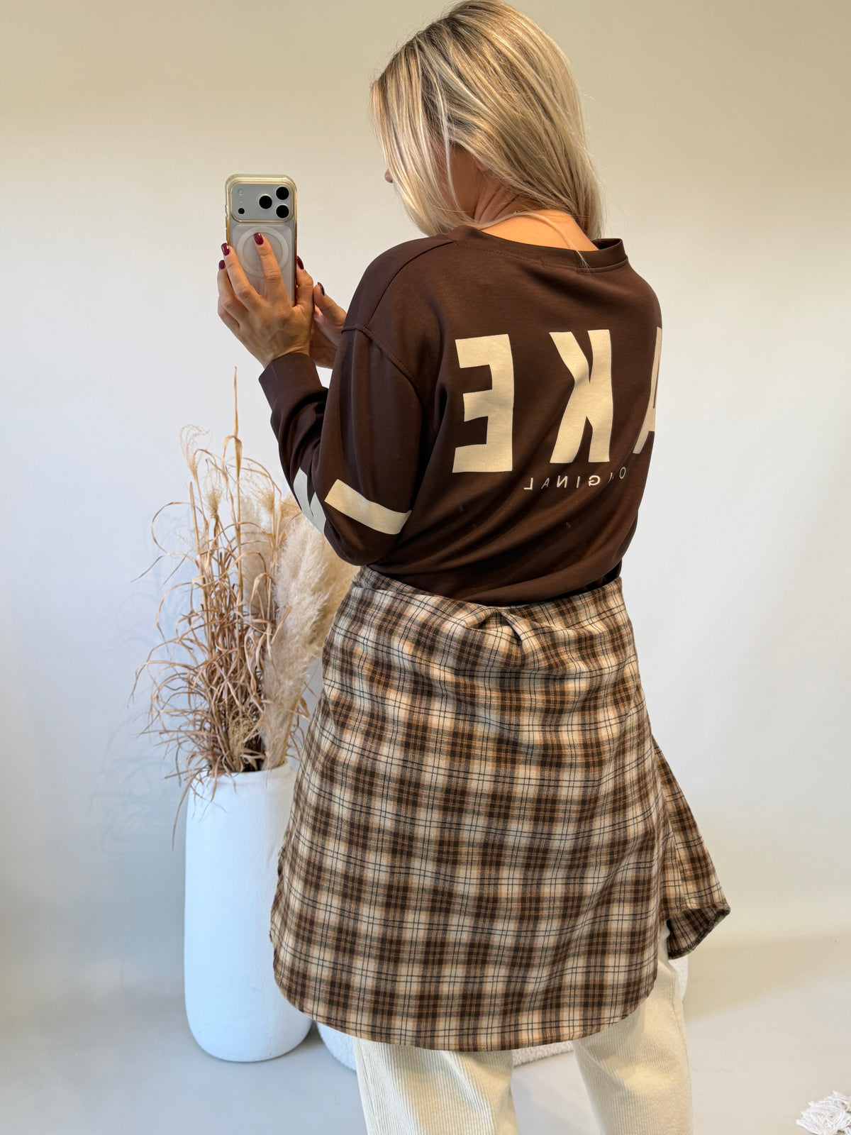 Sweatshirt in Schokobraun mit Aufdruck  hinten