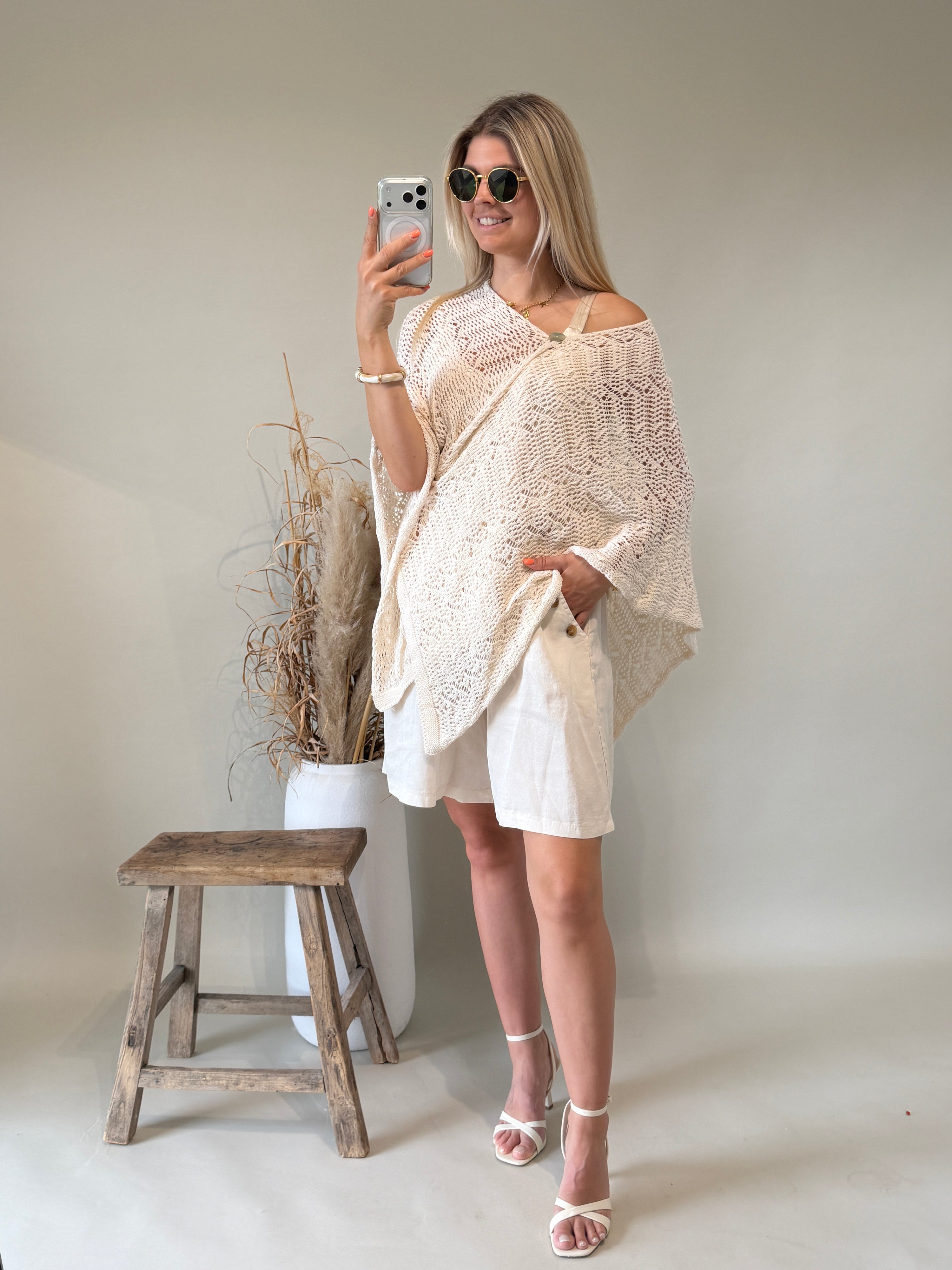 Jacke in Hellbeige in Bohospitze mit Knopf vorne
