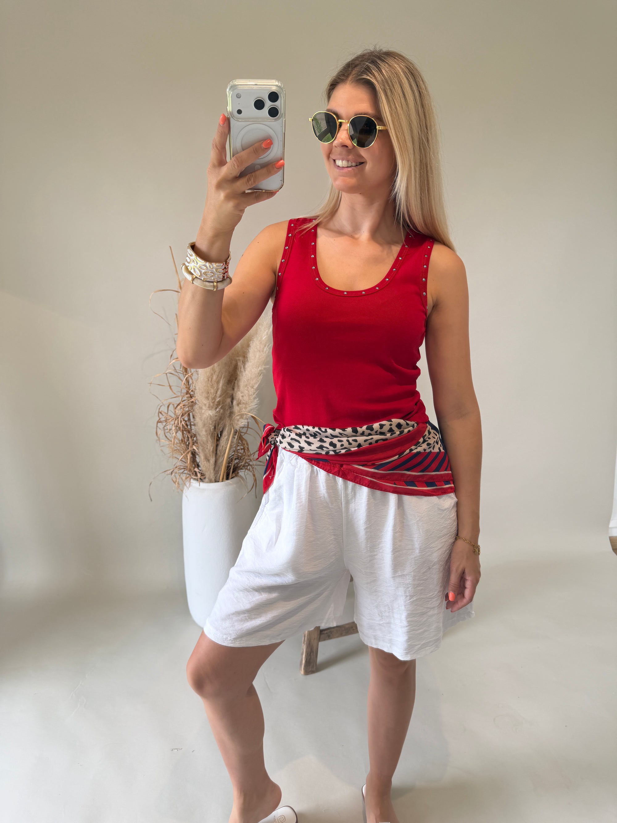 Top in Rot mit Nieten