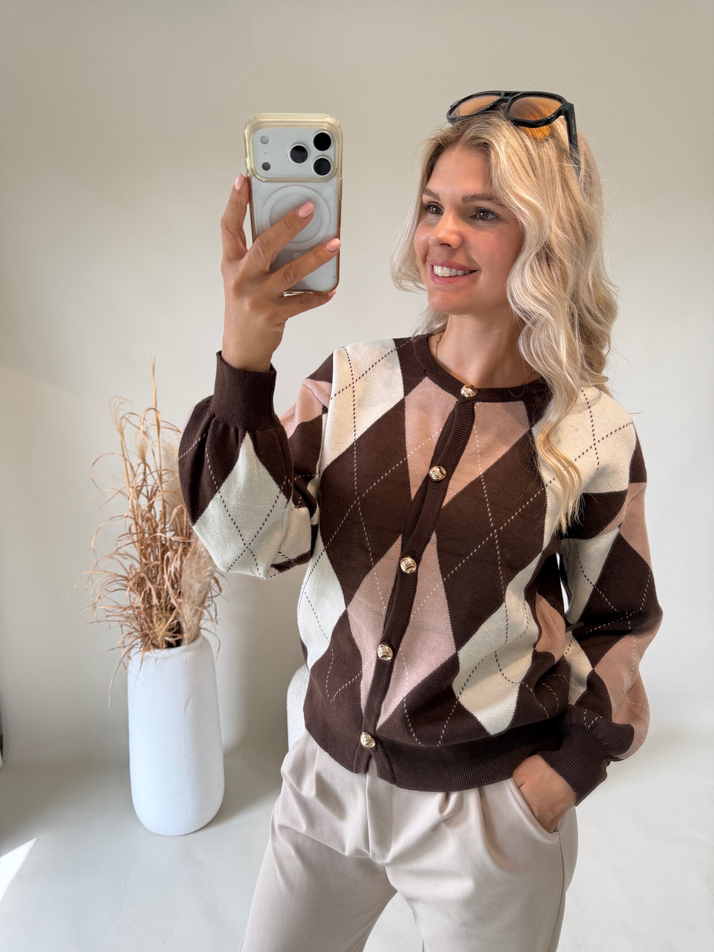 Strickjacke in verschiedenen Brauntönen ( Rautenmuster )