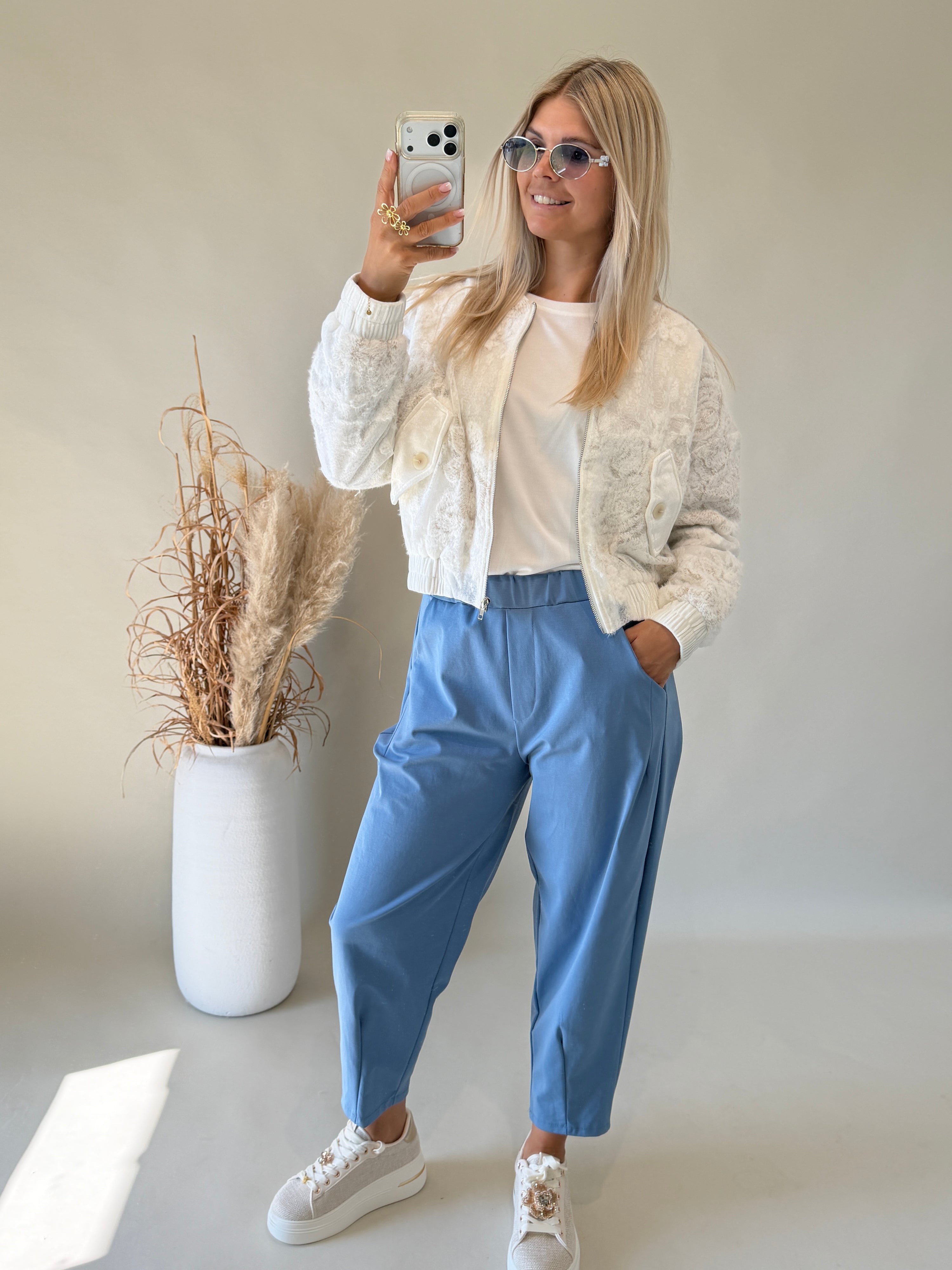 Jacke in Weiß mit floraler Struktur
