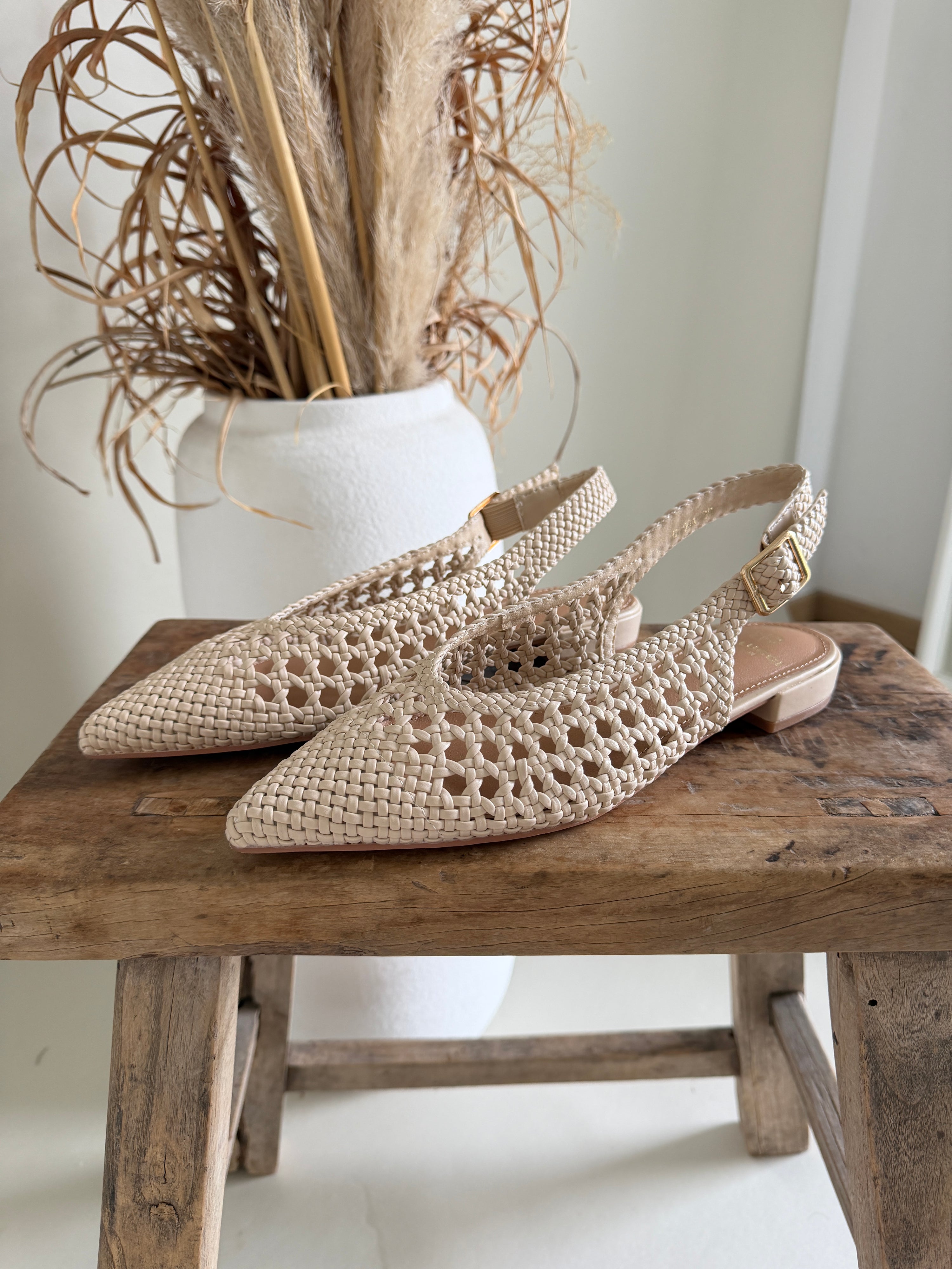 Sandalen in Beige ( Spitz )
