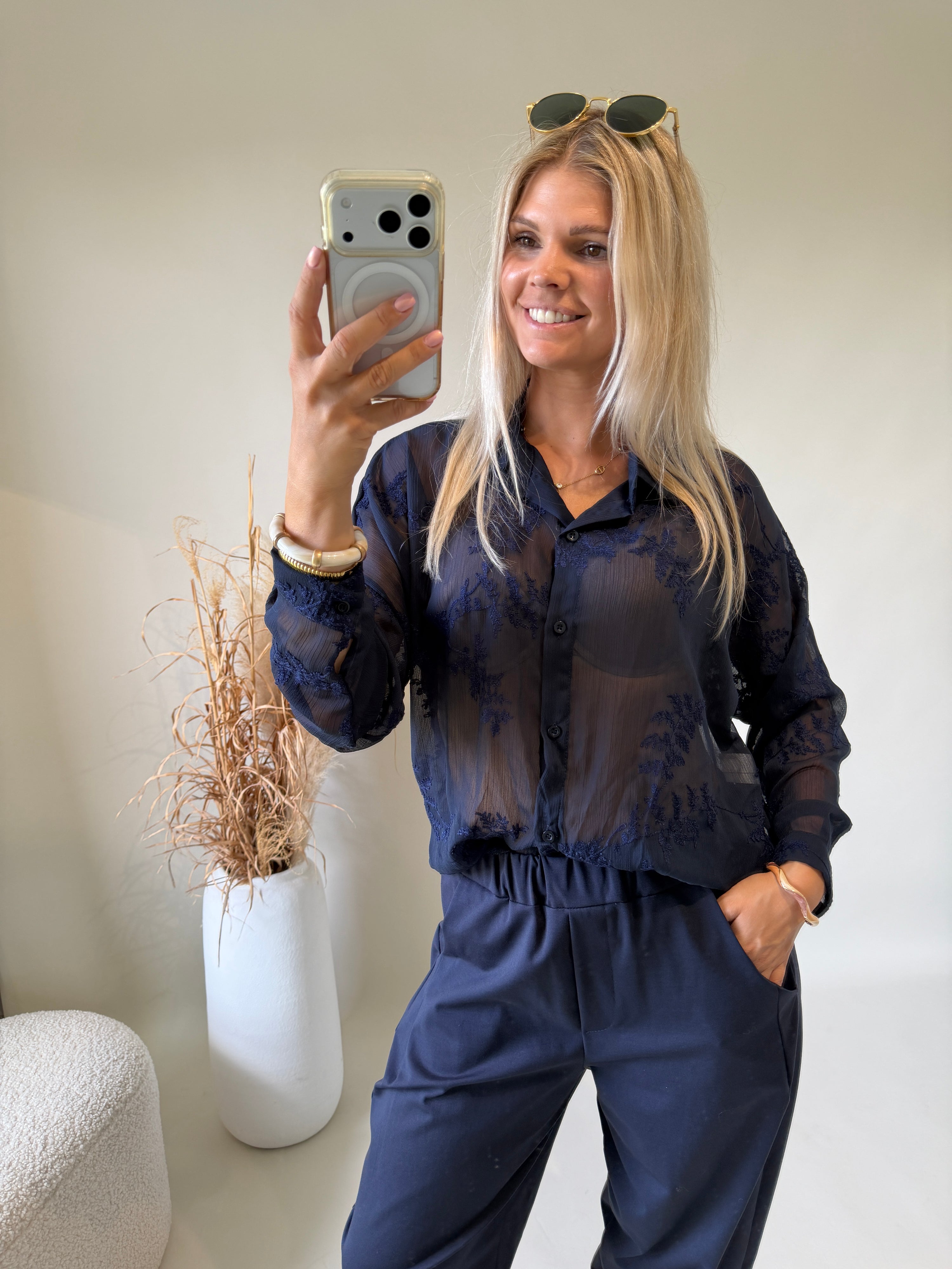 Bluse in Dunkelblau ( Transparent mit Muster )