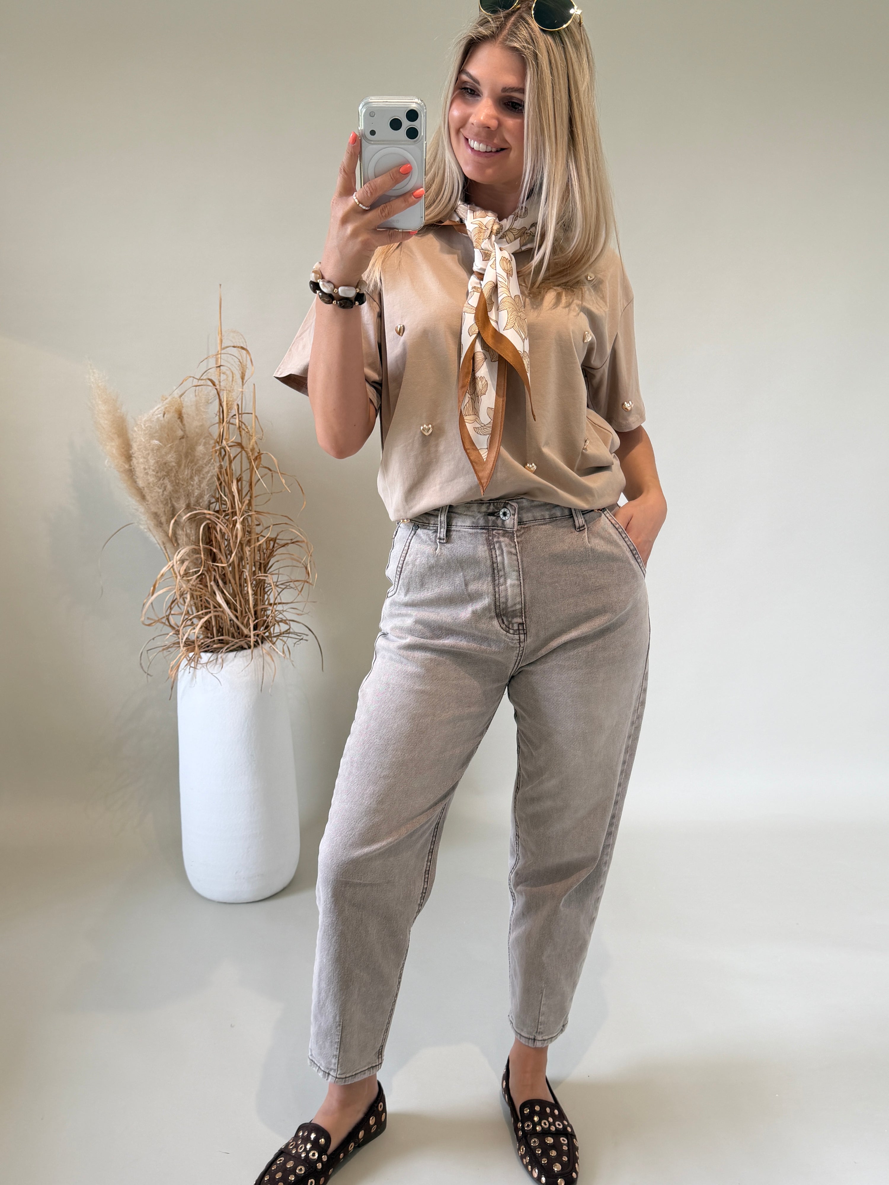 T - Shirt in Zimt mit goldene Herzen