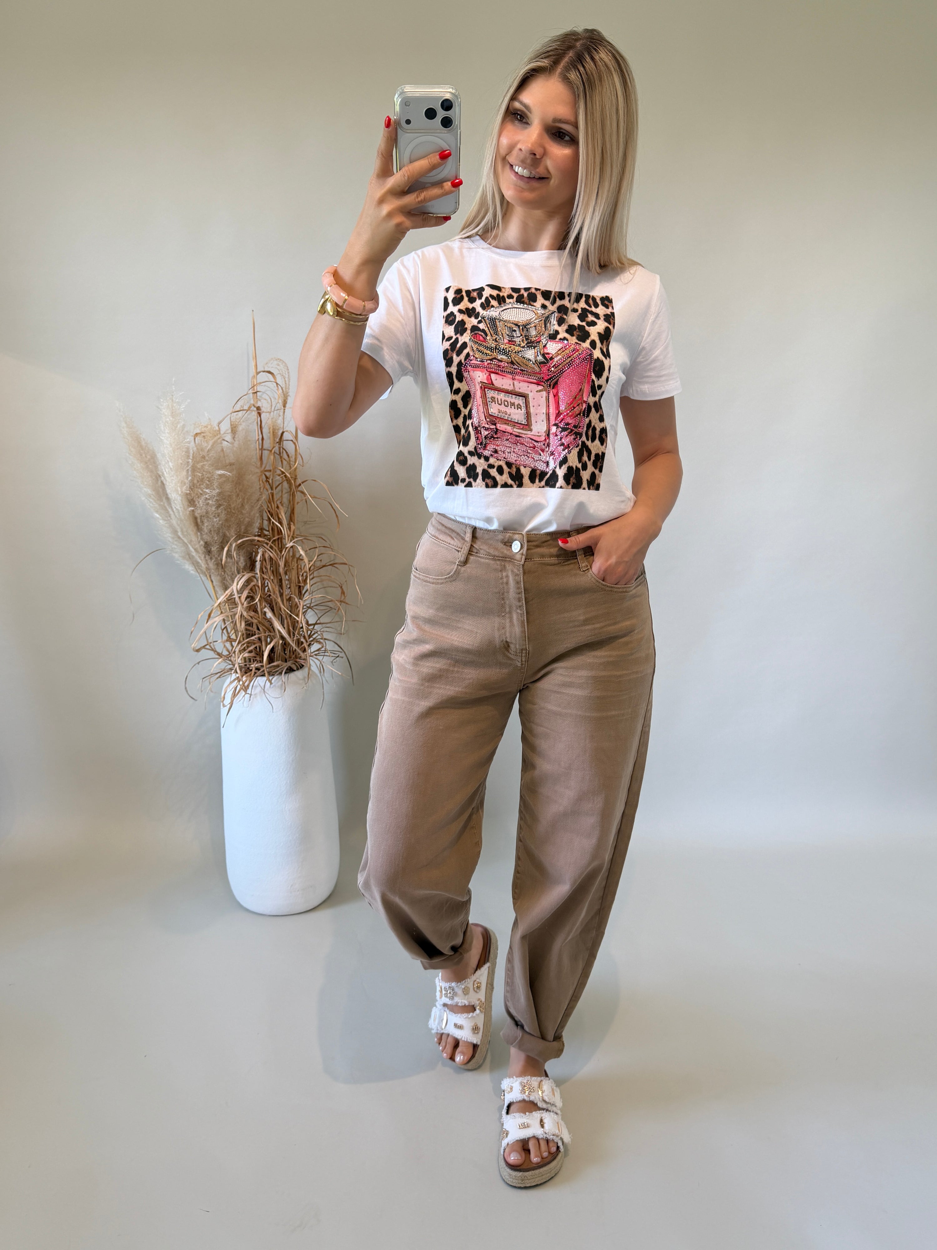 T - Shirt in Weiß mit Glitzeraufdruck ( Leo und Parfümflakon )