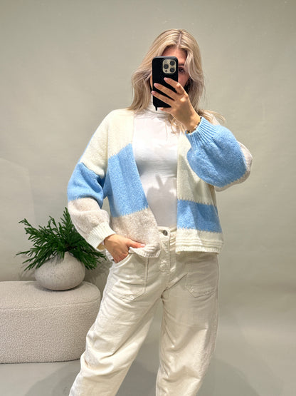 Strickjacke in Hellblau/Wollweiß/Beige ohne Knöpfe