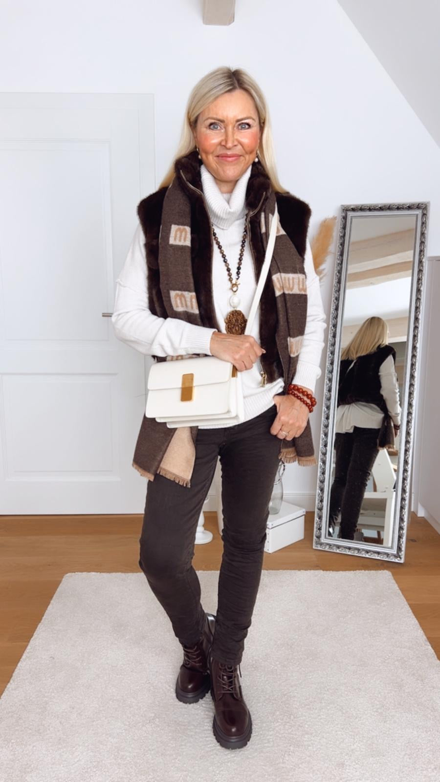 felljacke in schokobraun ärmellos