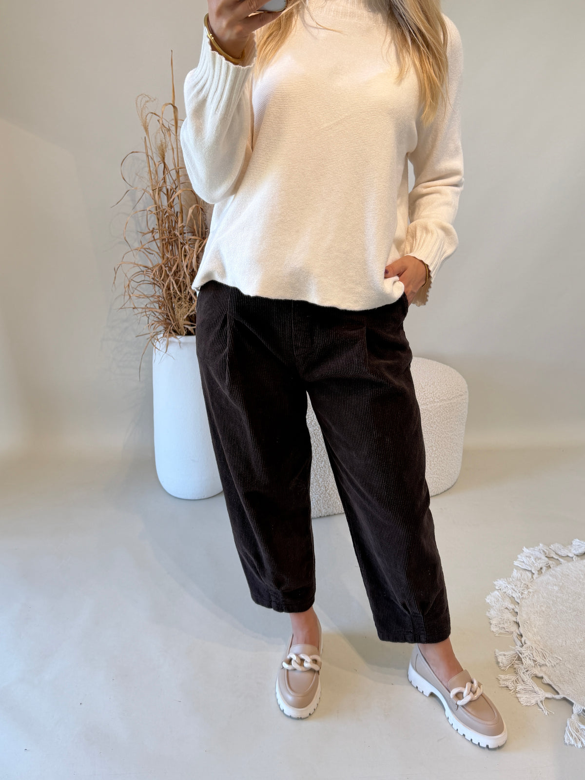Pullover in Wollweiß mit Kragen