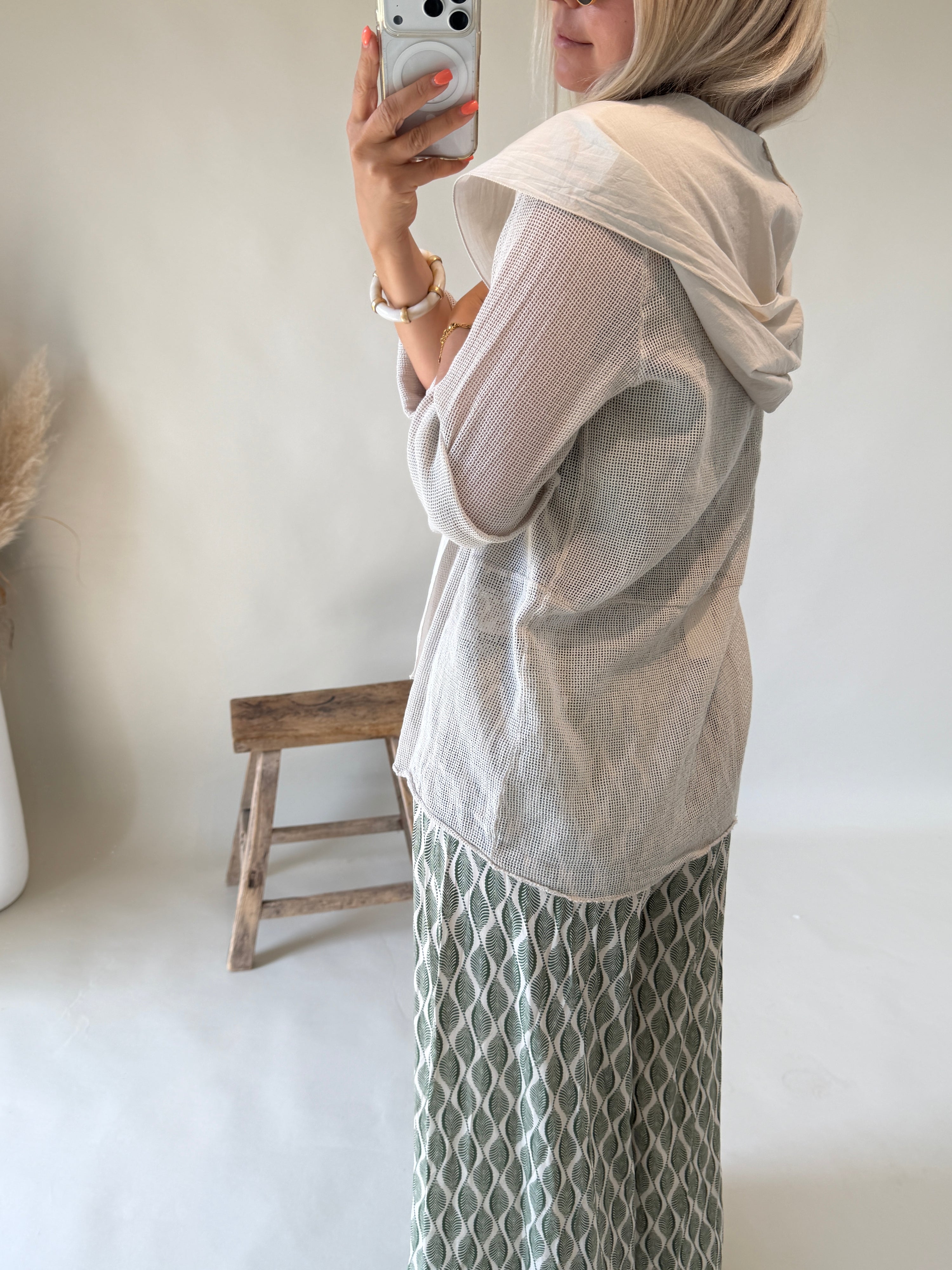 Jacke in Beige in Netz - Optik mit Kapuze