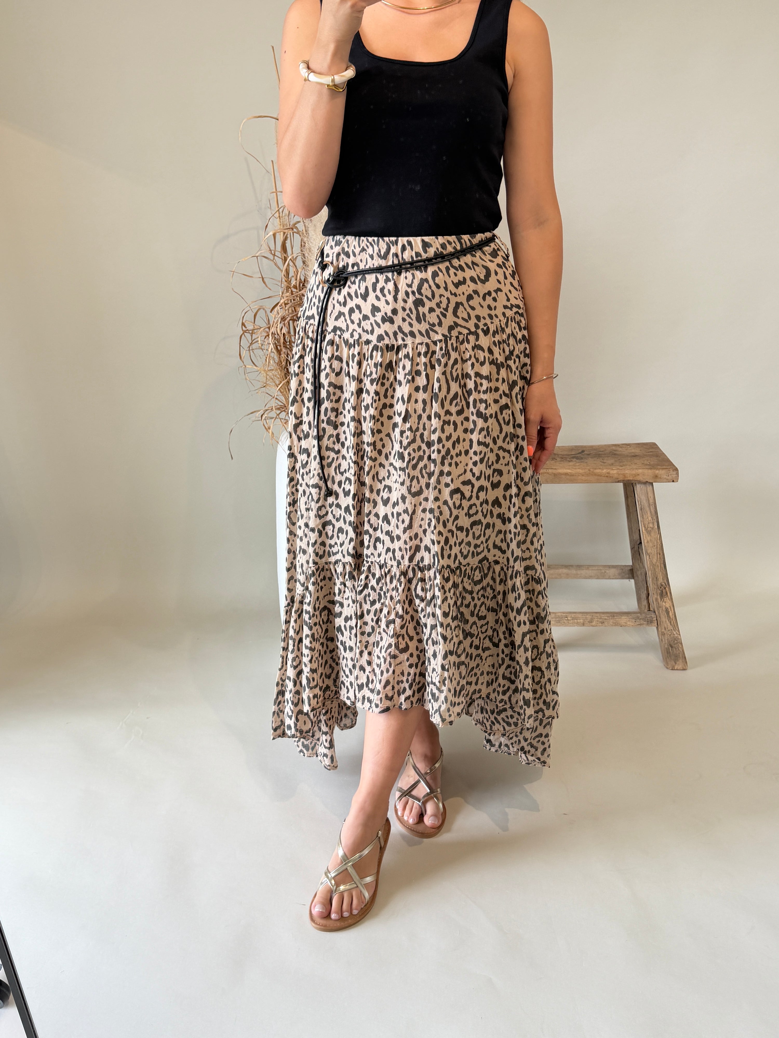 Rock in Beige / Schwarz mit Leo - Muster