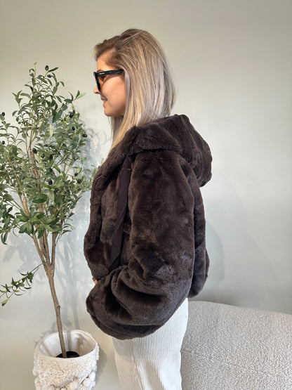 Felljacke in Schokobraun mit Kapuze