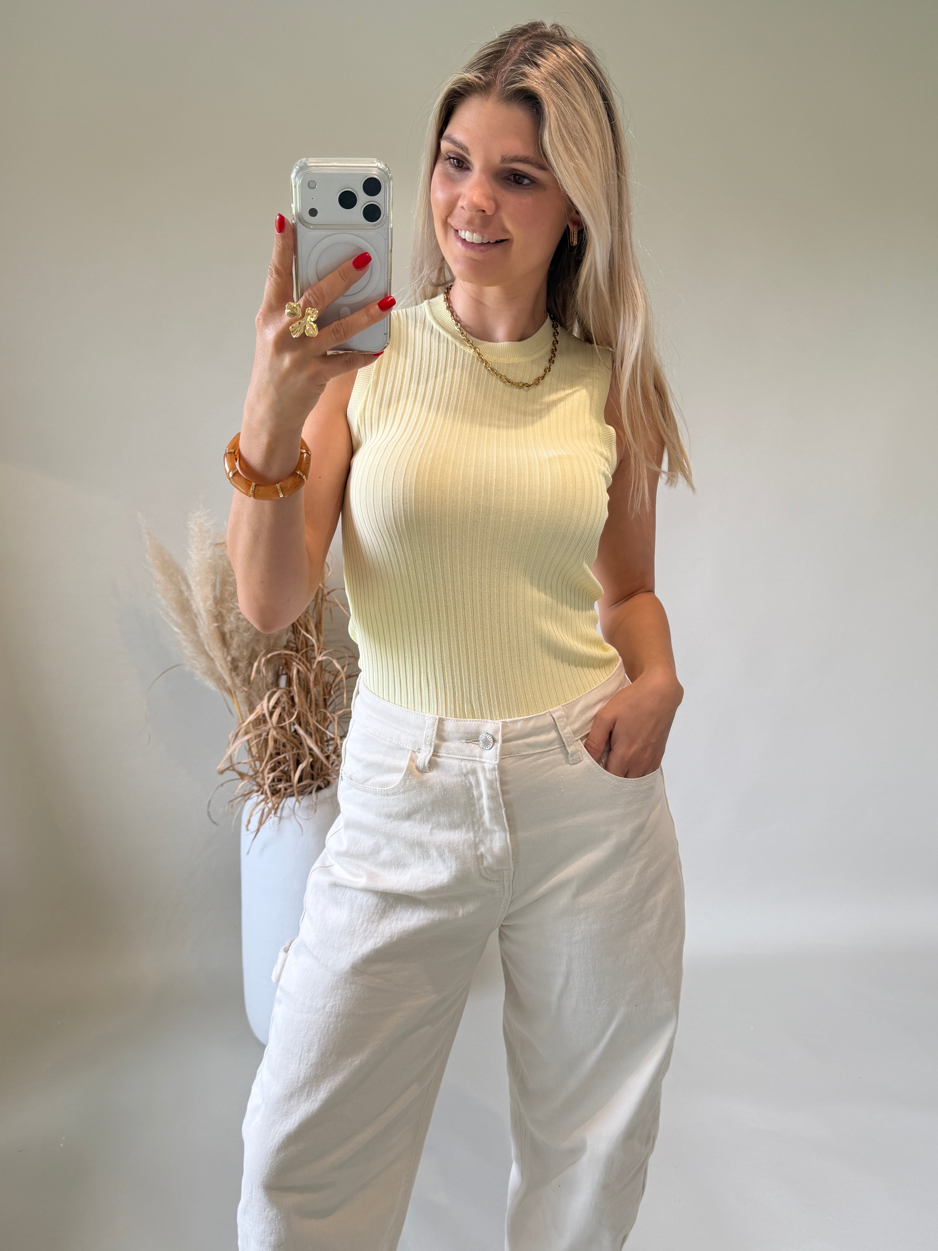 Top in Zitronengelb leichter Strick