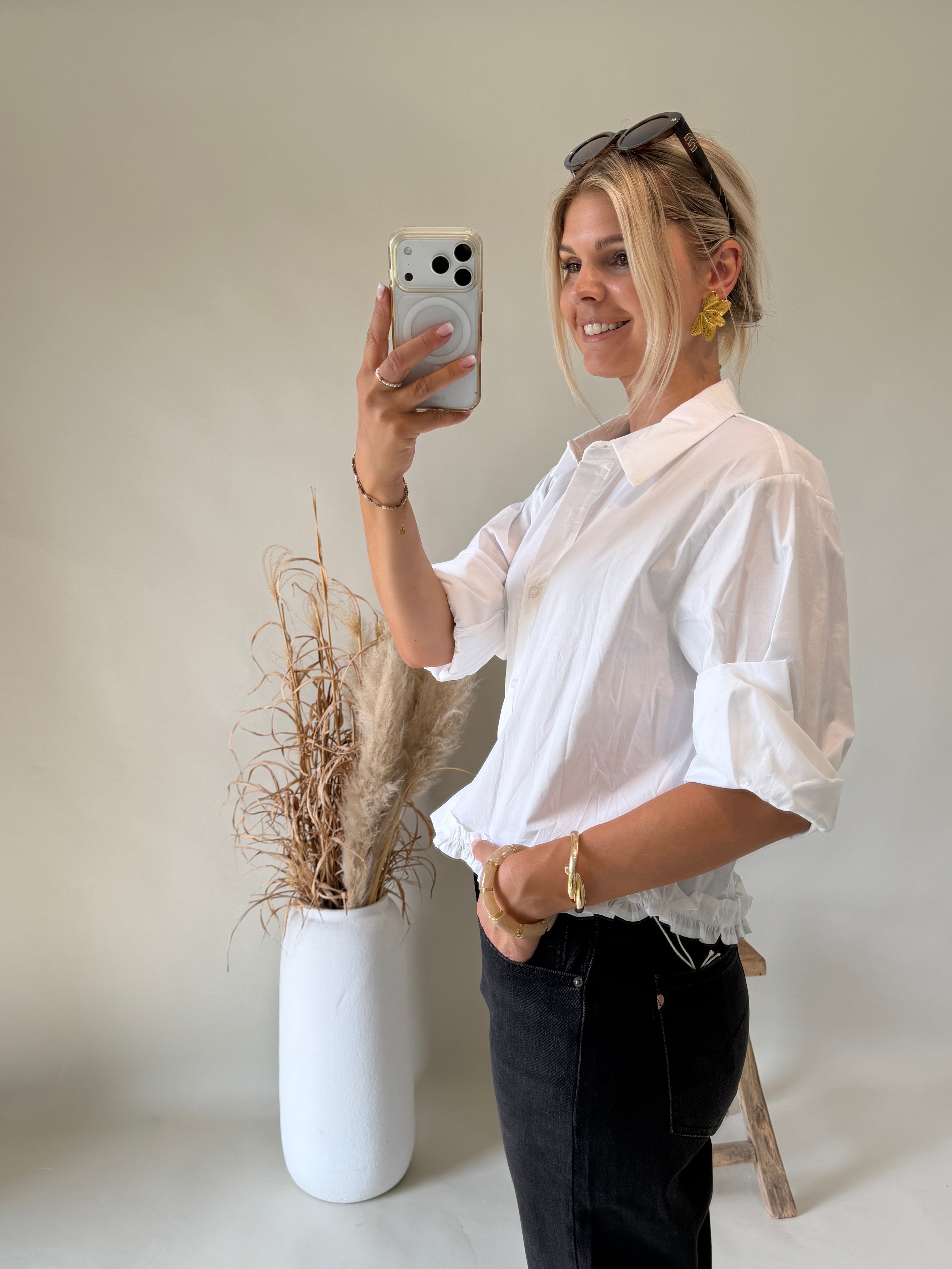 Bluse in Weiß mit Rüschen unten