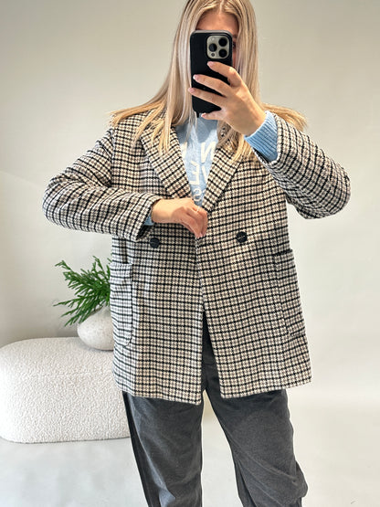 Blazer in Schwarz/ Grau/Wollweiß kariert mit Gürtel und Taschen vorne