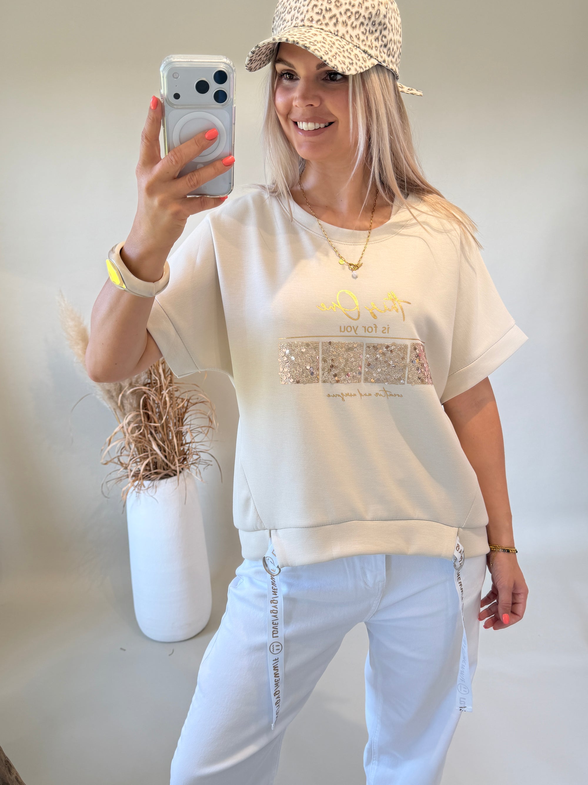 T - Shirt in Beige mit Aufdruck in Gold