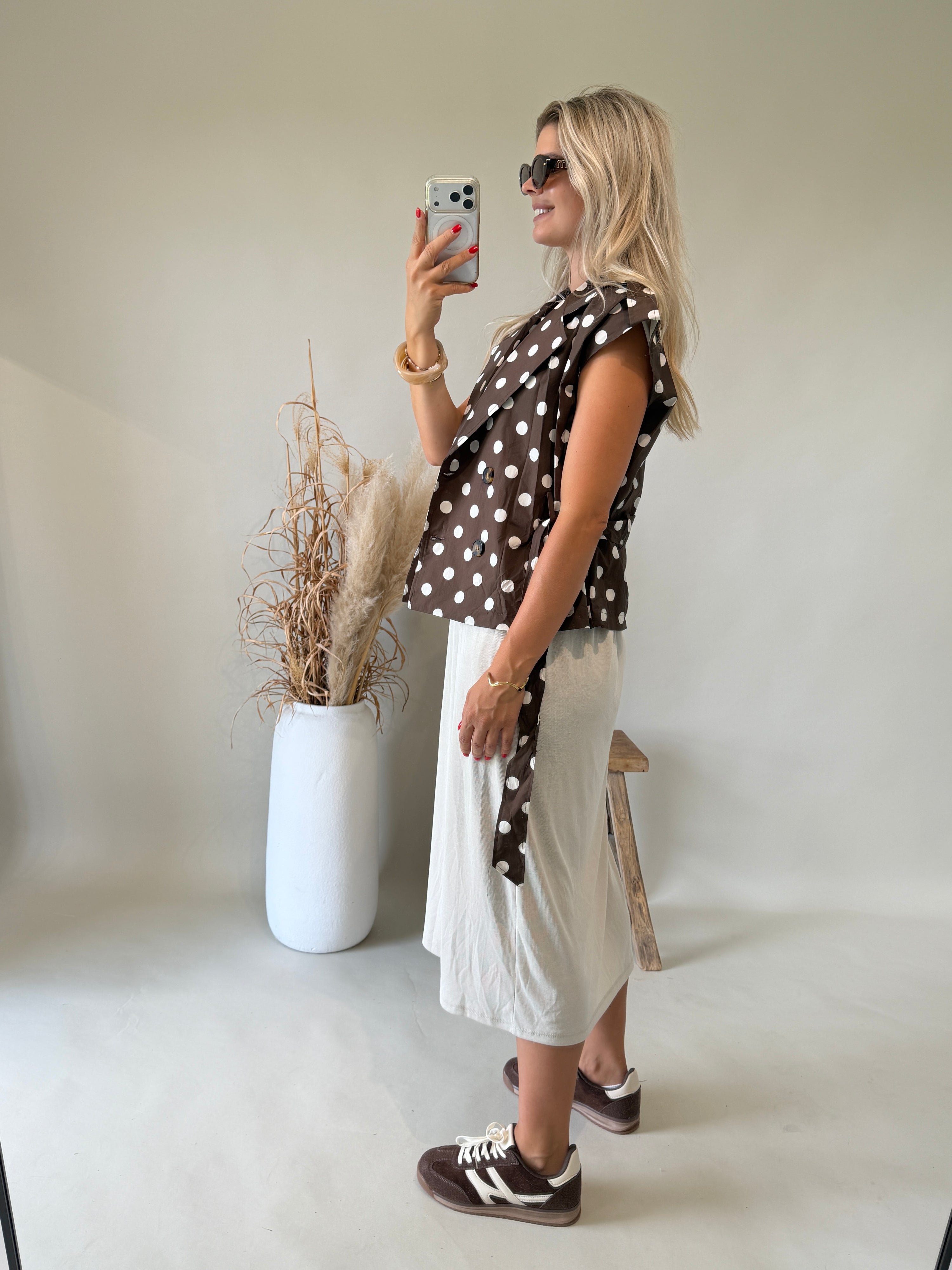 Jacke in Schokobraun mit Punkten in Wollweiß