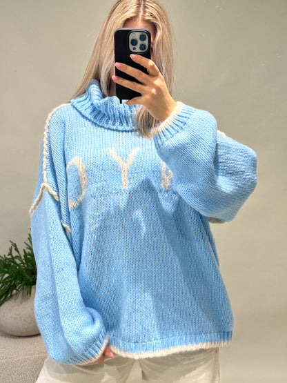 Pullover in Hellblau mit Wollweißer Aufschrift (NYC) mit weitem Rollkragen