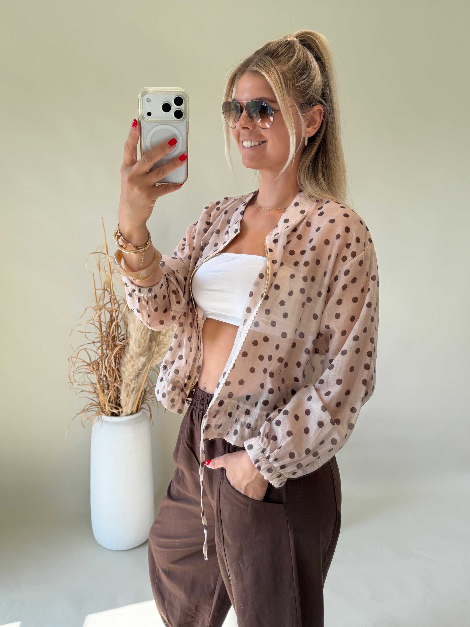 Jacke in Beige mit Schokobraunen Punkten