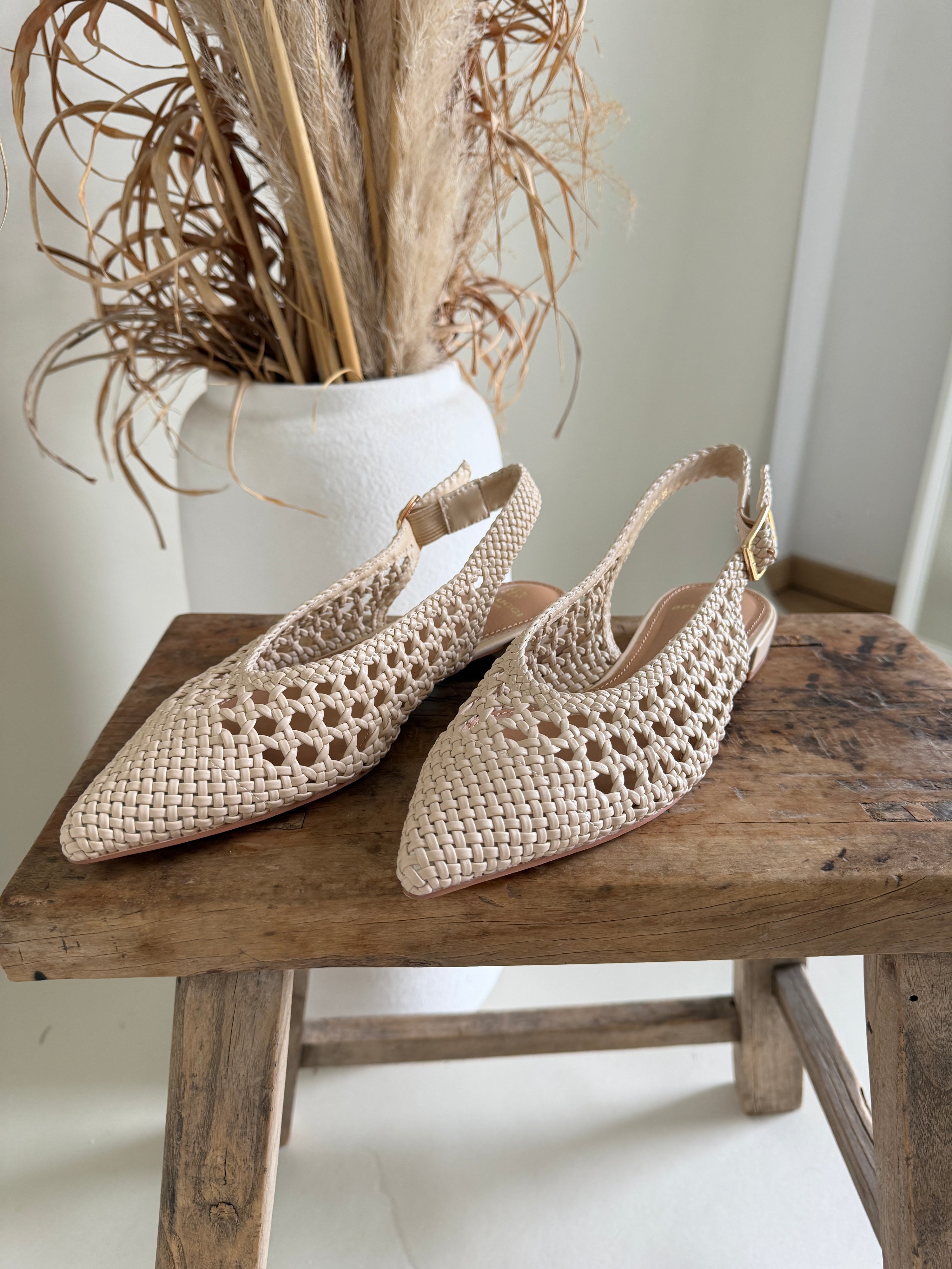 Sandalen in Beige ( Spitz )