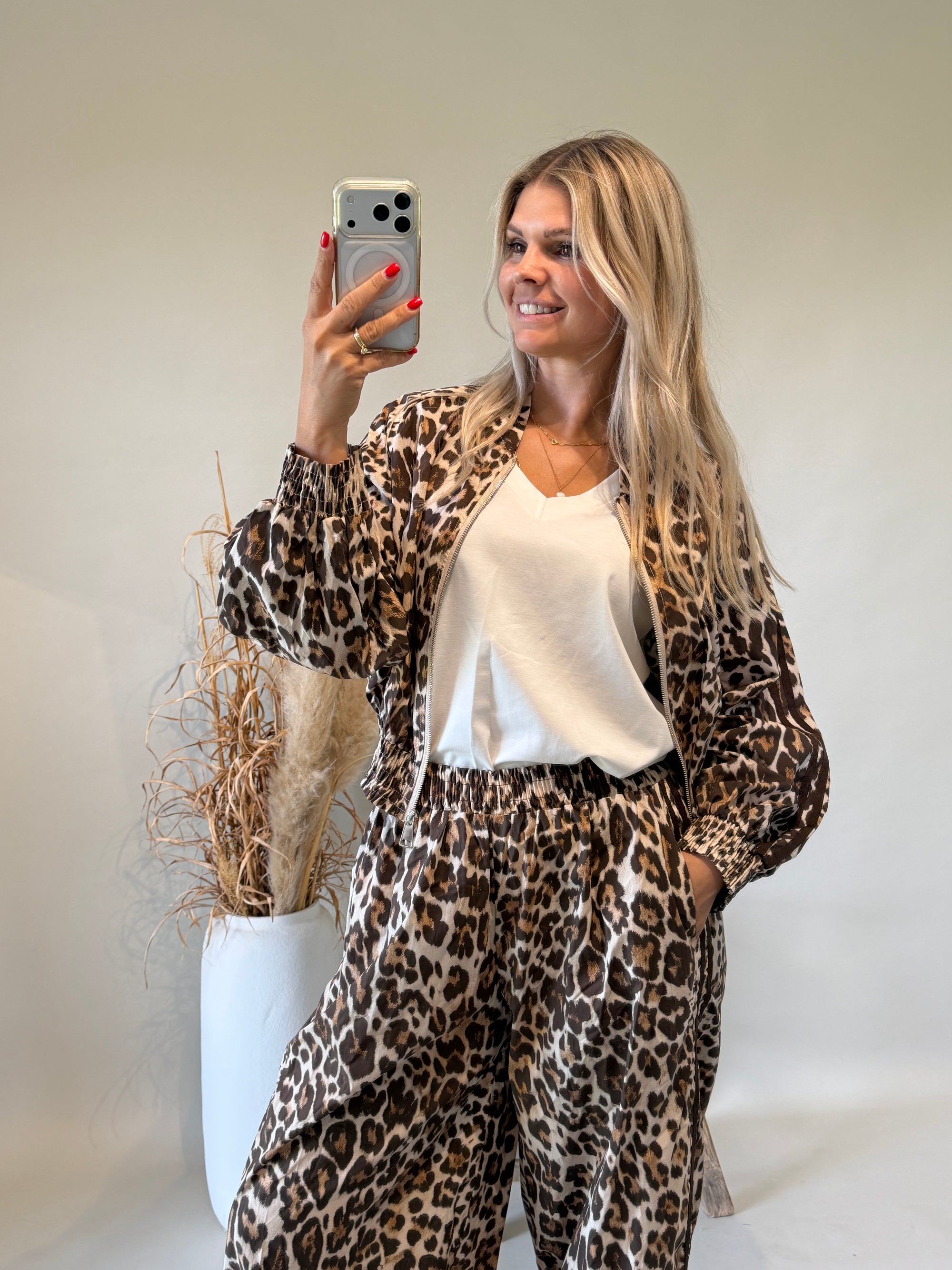 Jacke in Schokobraun mit Leomuster
