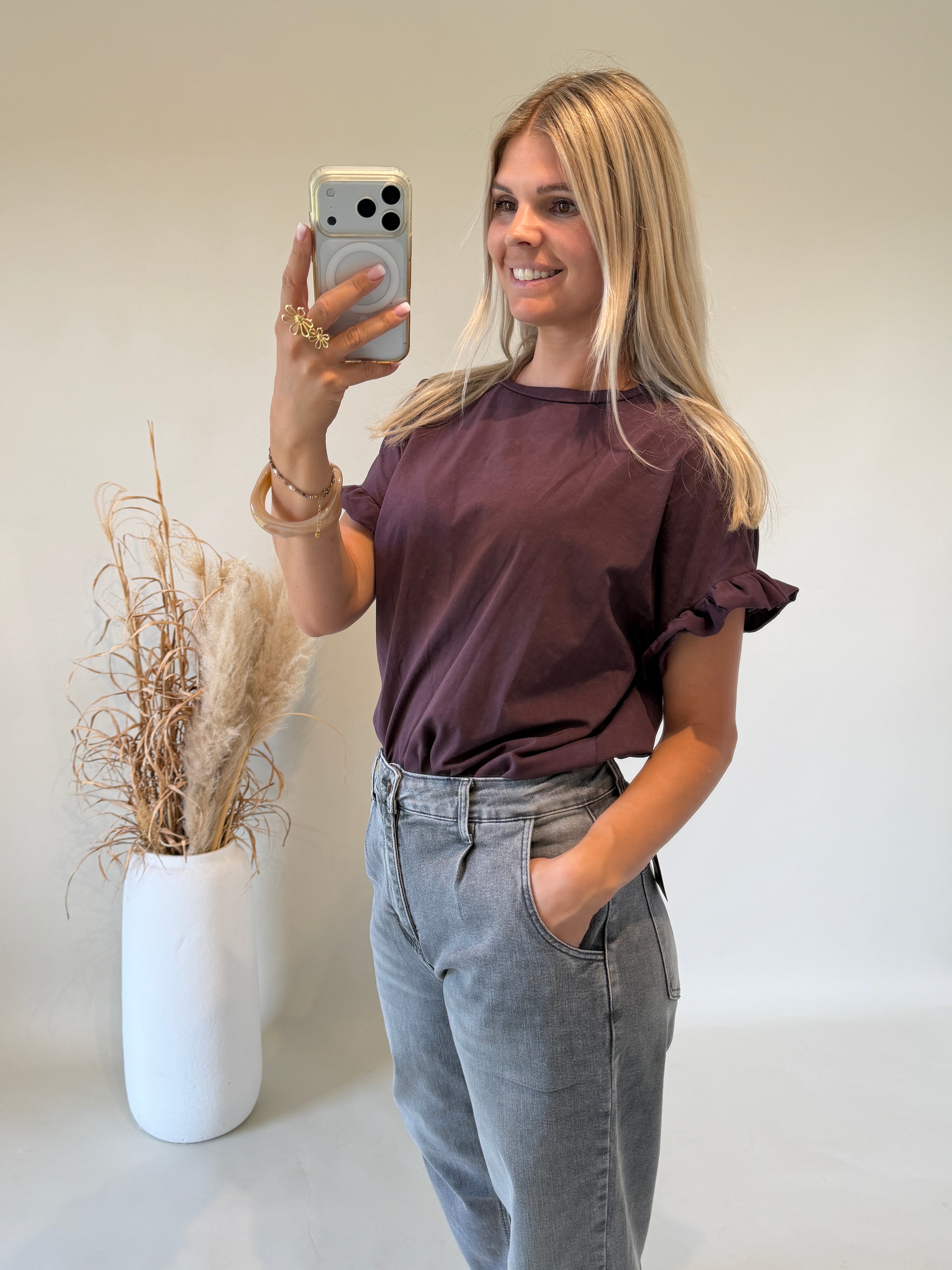T-Shirt mit Rüschenarm in Burgundy