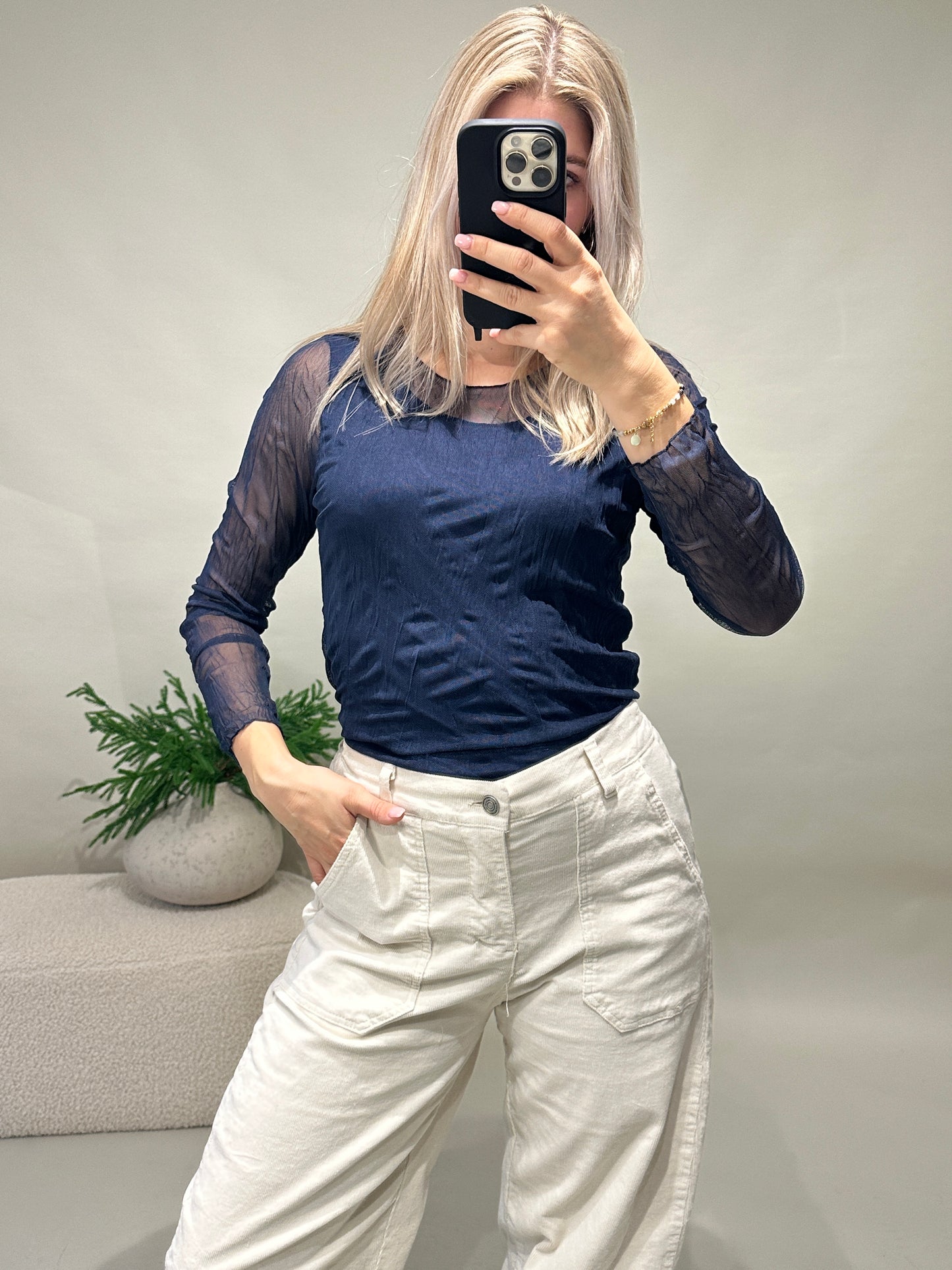 netzshirt in dunkelblau