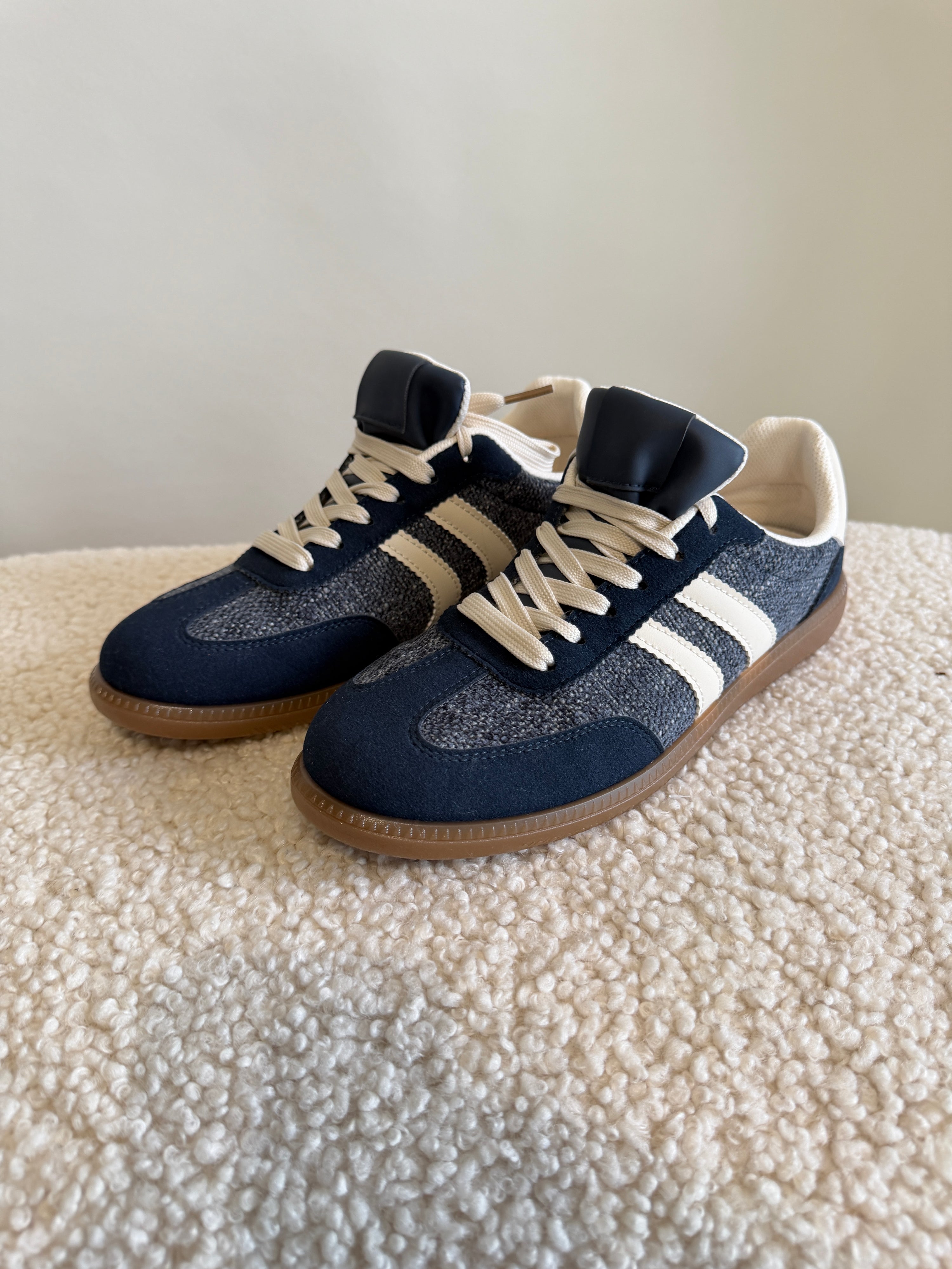 Sneaker Dunkelblau / Beige