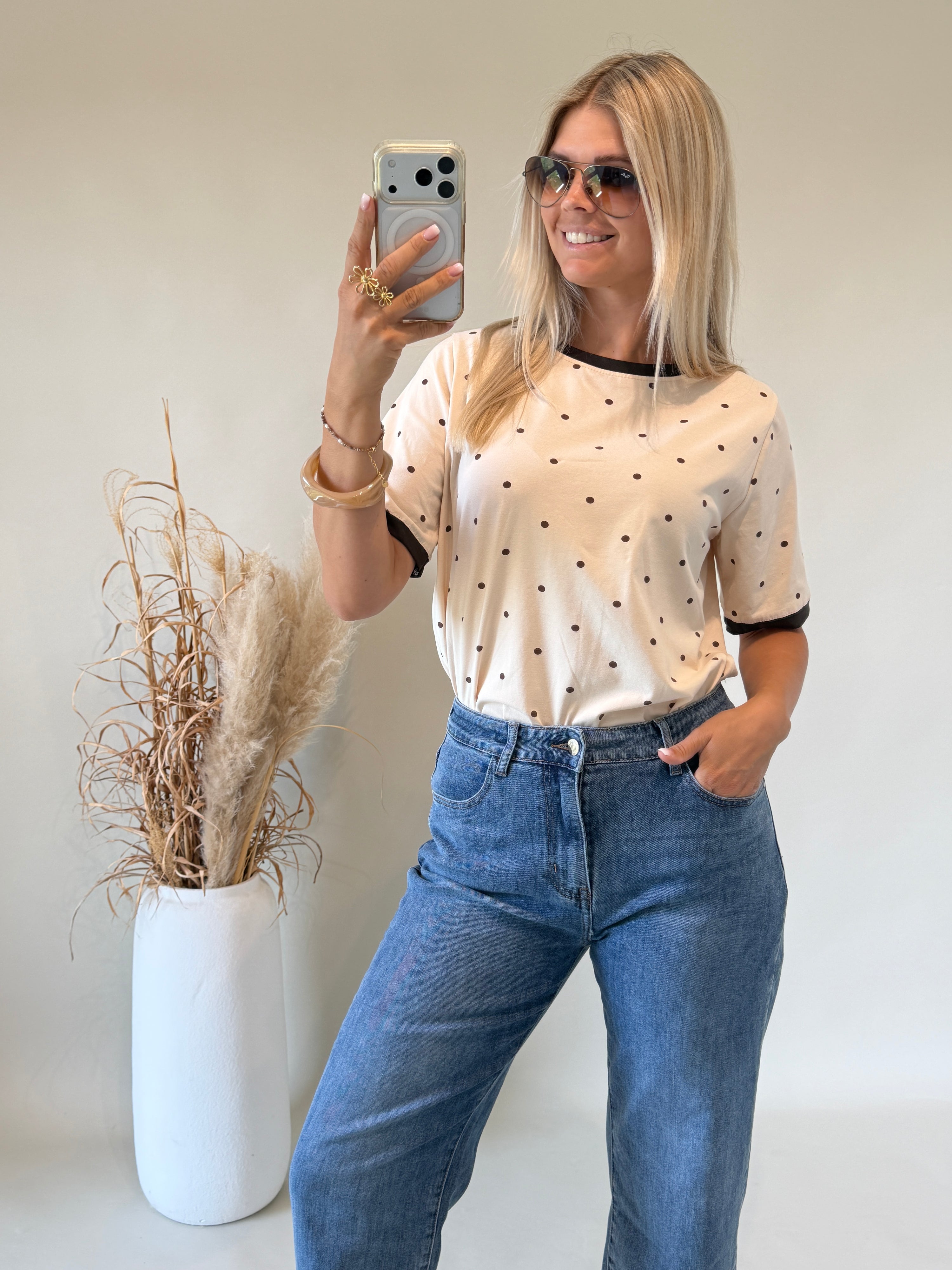T-Shirt in Beige mit Schokobraunen Punkten