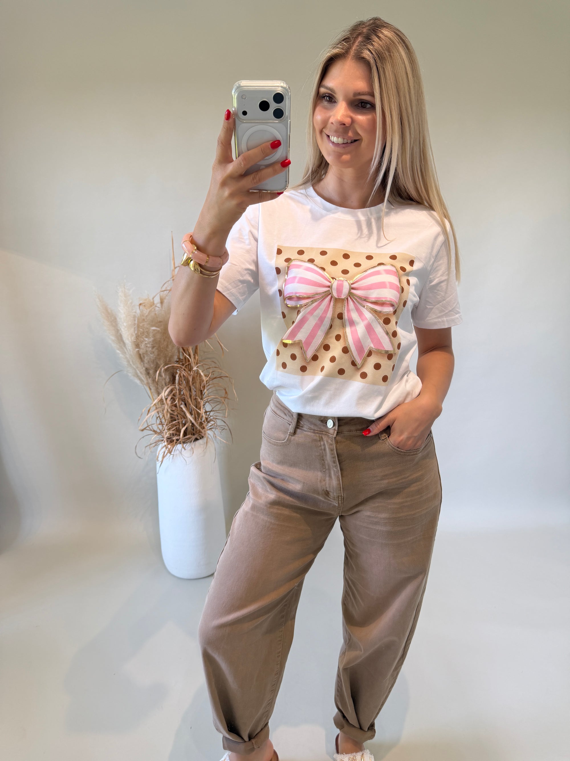 T - Shirt in Weiß mit Aufdruck Rosa Schleife